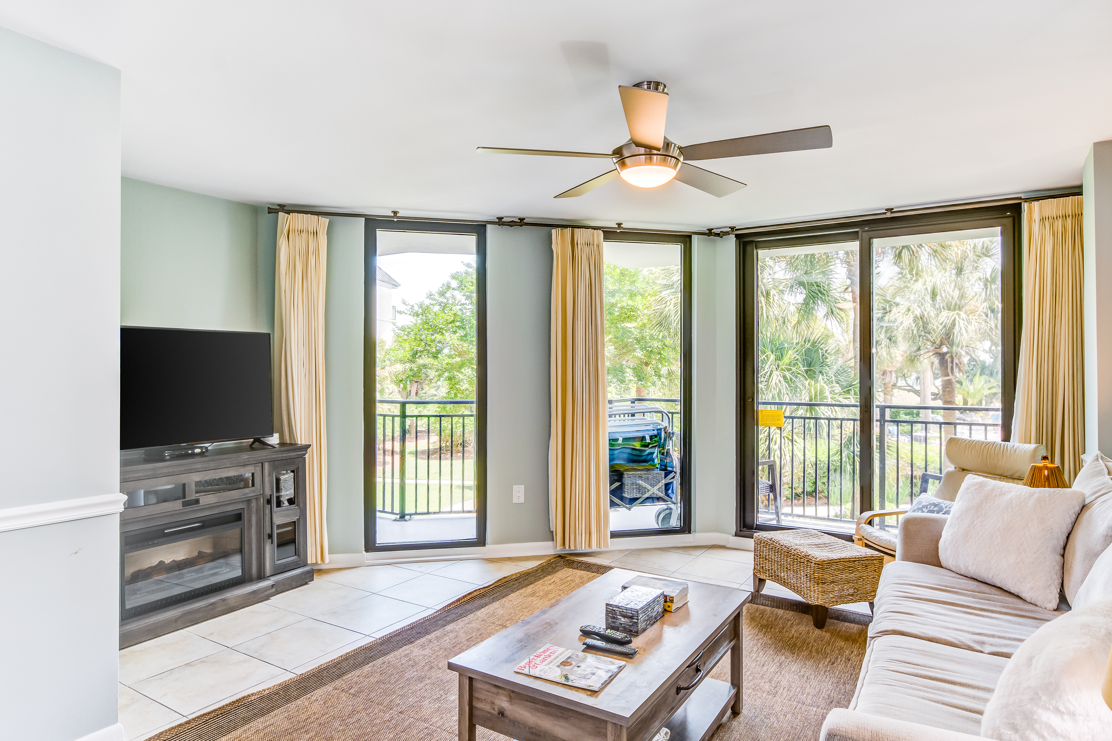 Beachfront villa w/ access to shared pool, beach, or golf, & w/shared gas grill