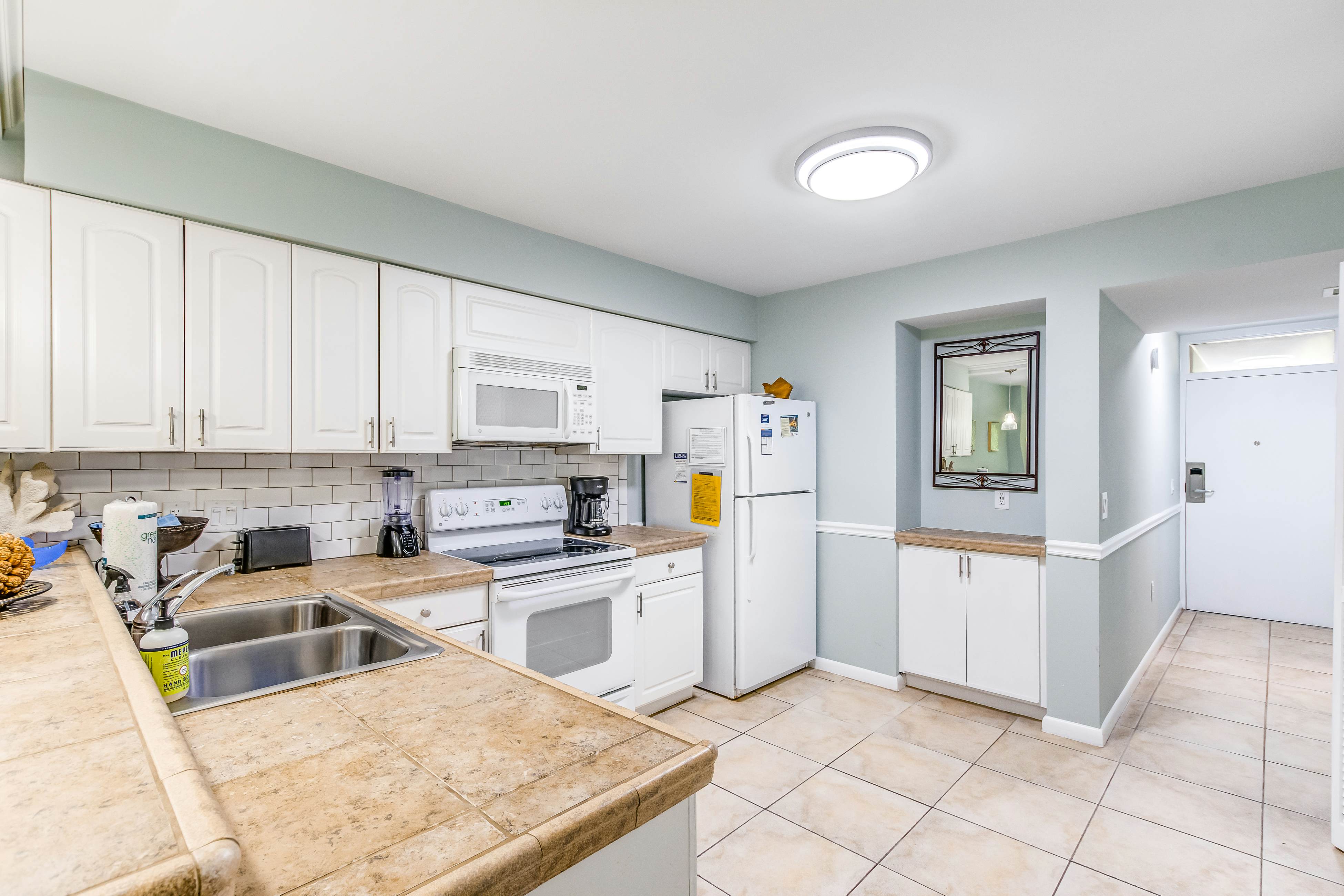 Beachfront villa w/ access to shared pool, beach, or golf, & w/shared gas grill