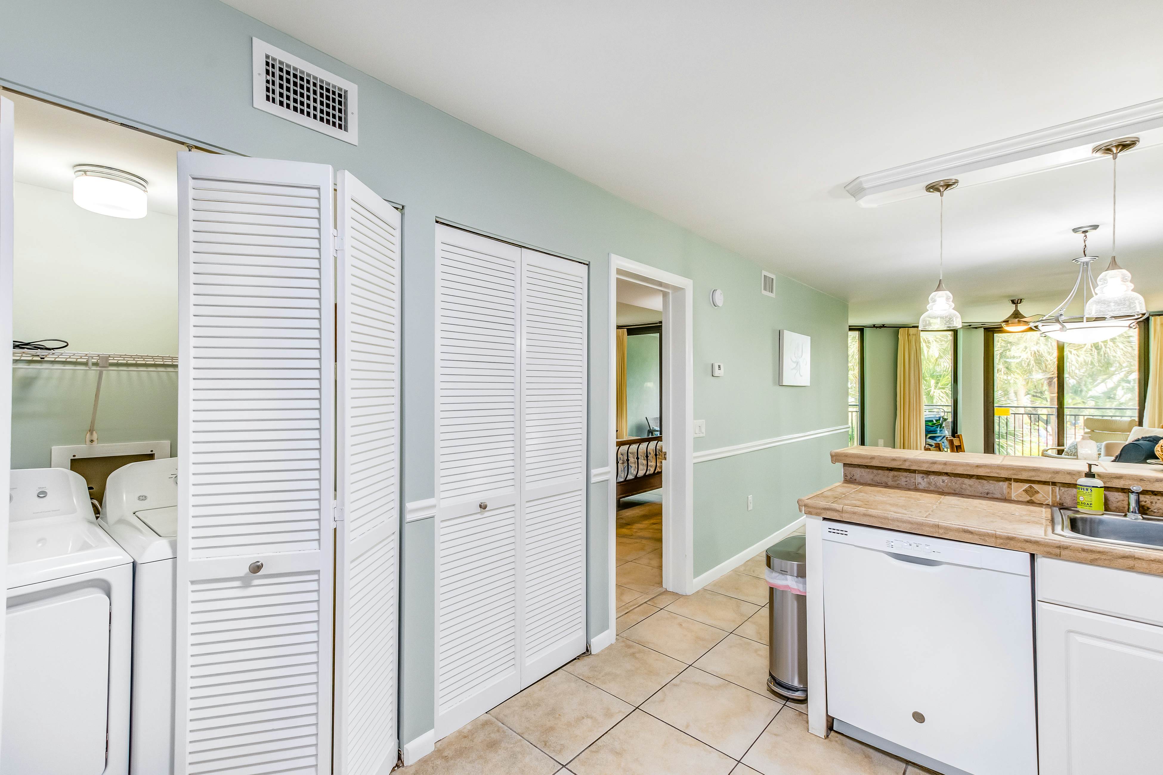 Beachfront villa w/ access to shared pool, beach, or golf, & w/shared gas grill