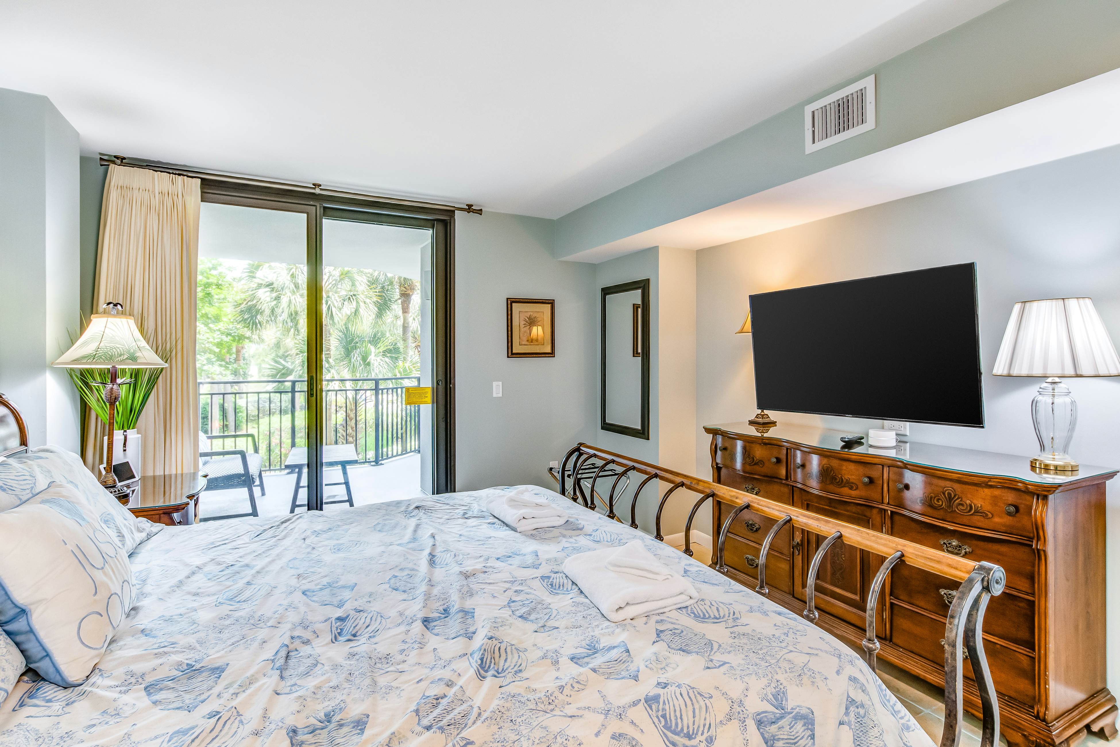 Beachfront villa w/ access to shared pool, beach, or golf, & w/shared gas grill