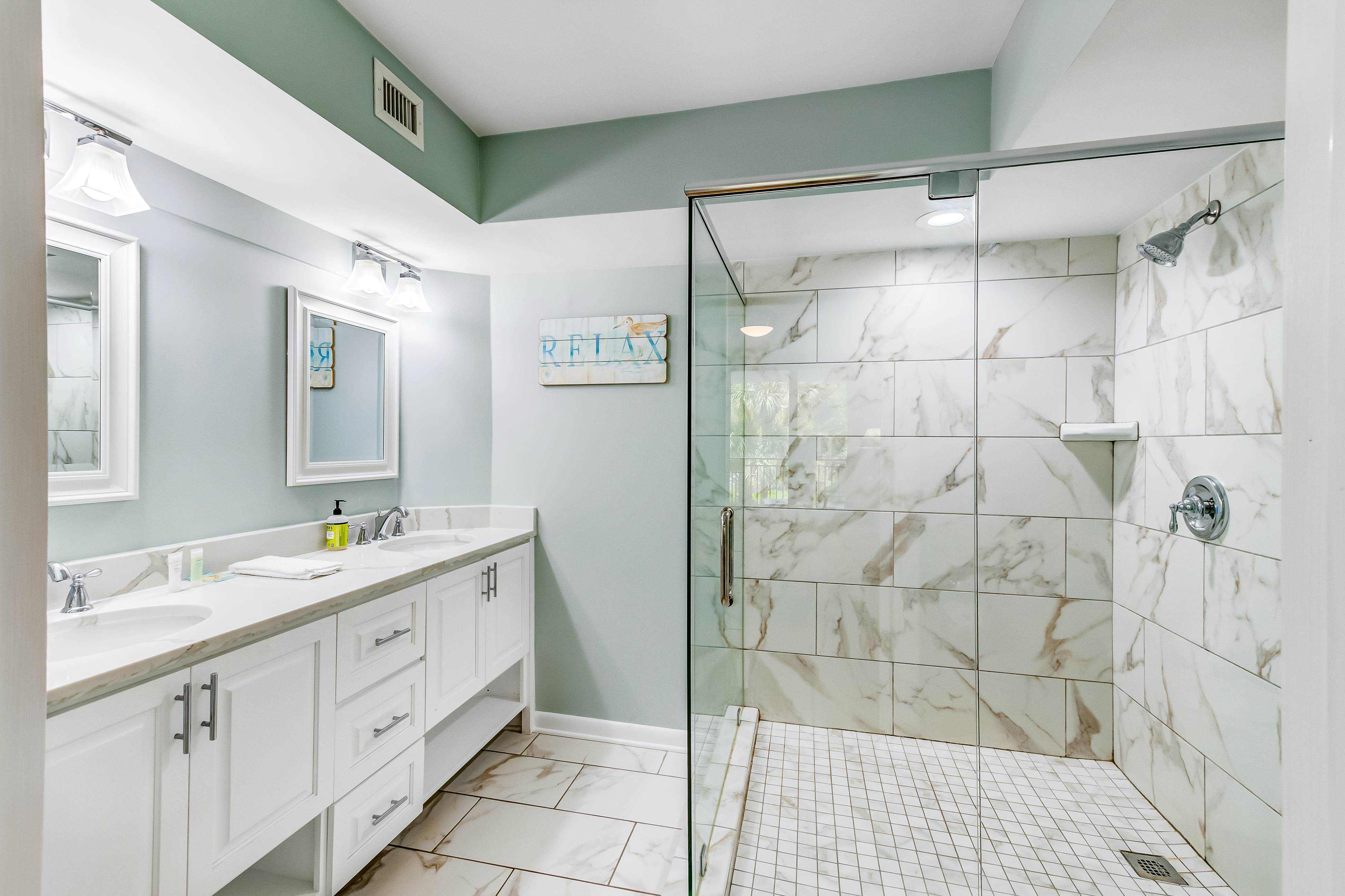 Beachfront villa w/ access to shared pool, beach, or golf, & w/shared gas grill