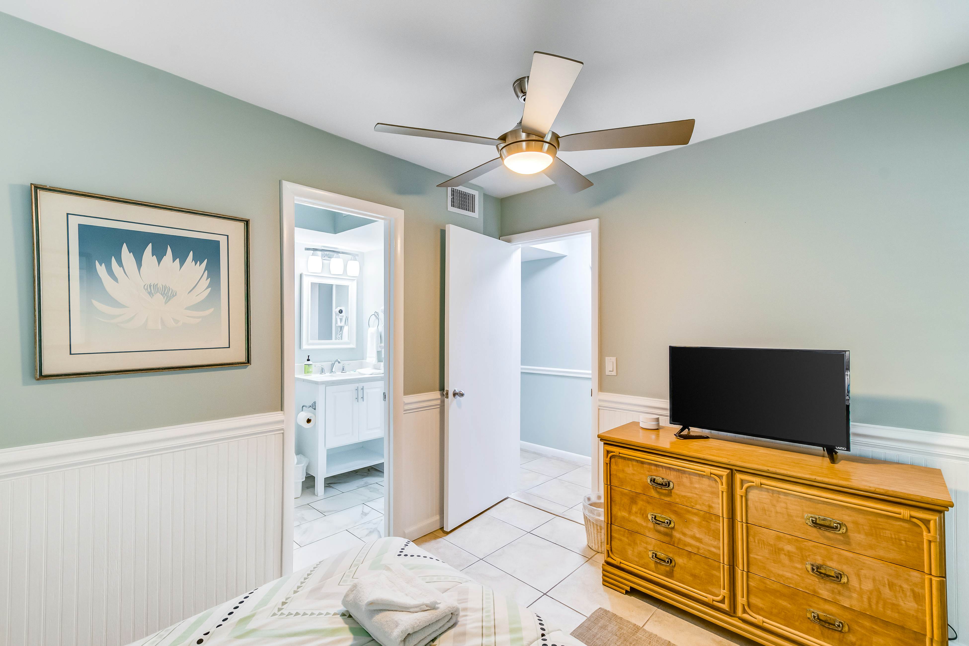 Beachfront villa w/ access to shared pool, beach, or golf, & w/shared gas grill