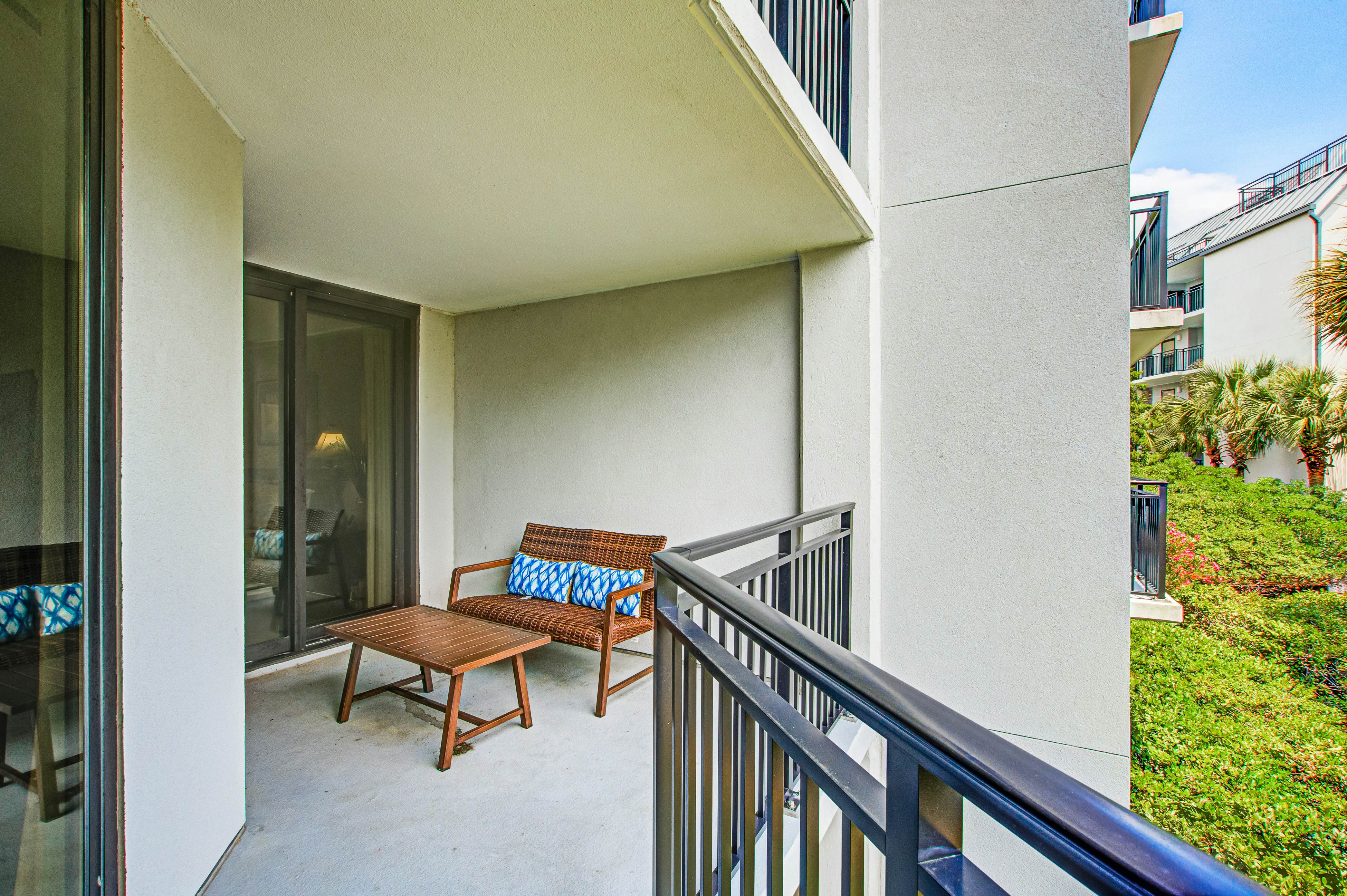 Beachfront villa w/ access to shared pool, beach, or golf, & w/shared gas grill