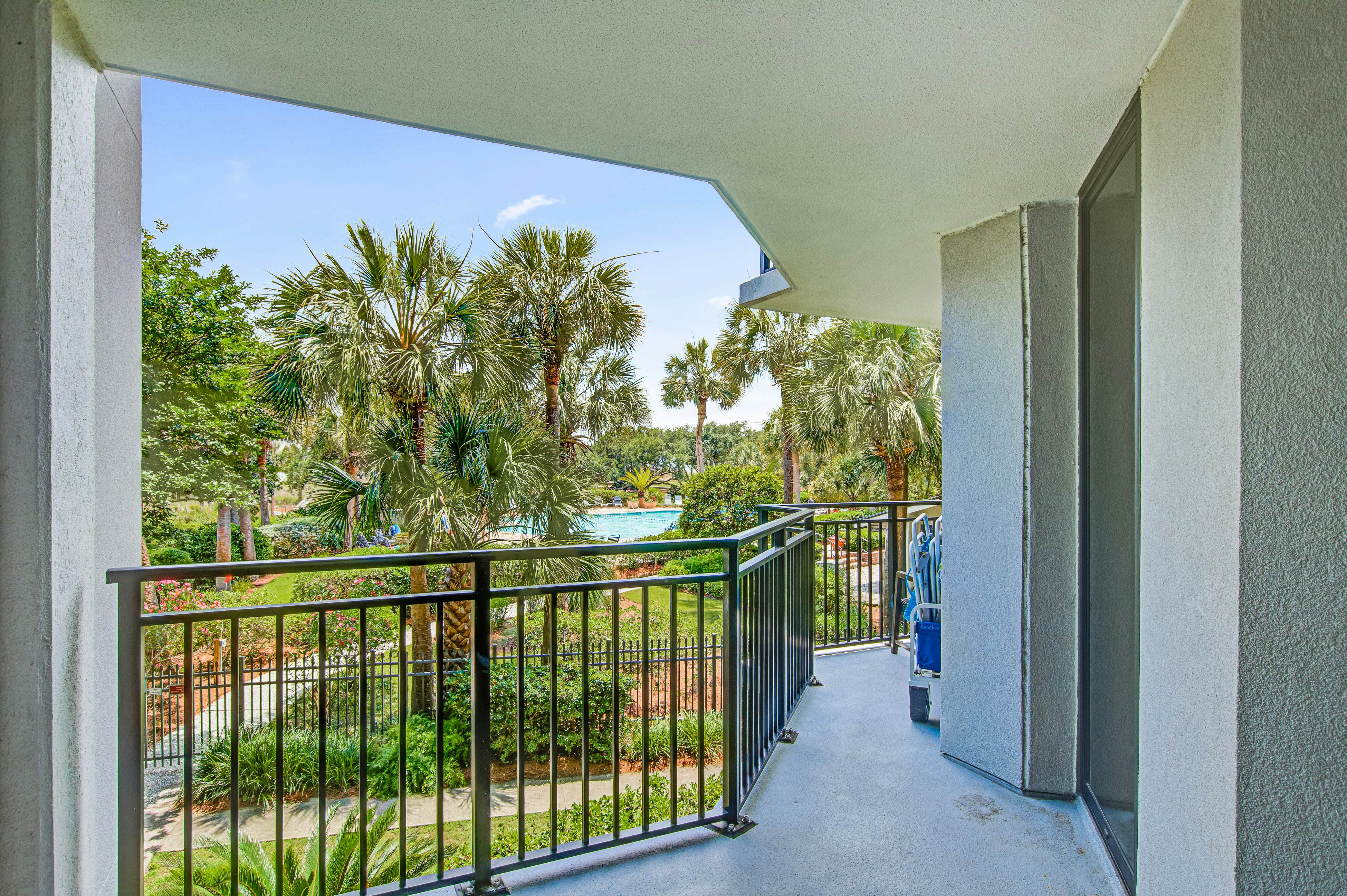 Beachfront villa w/ access to shared pool, beach, or golf, & w/shared gas grill