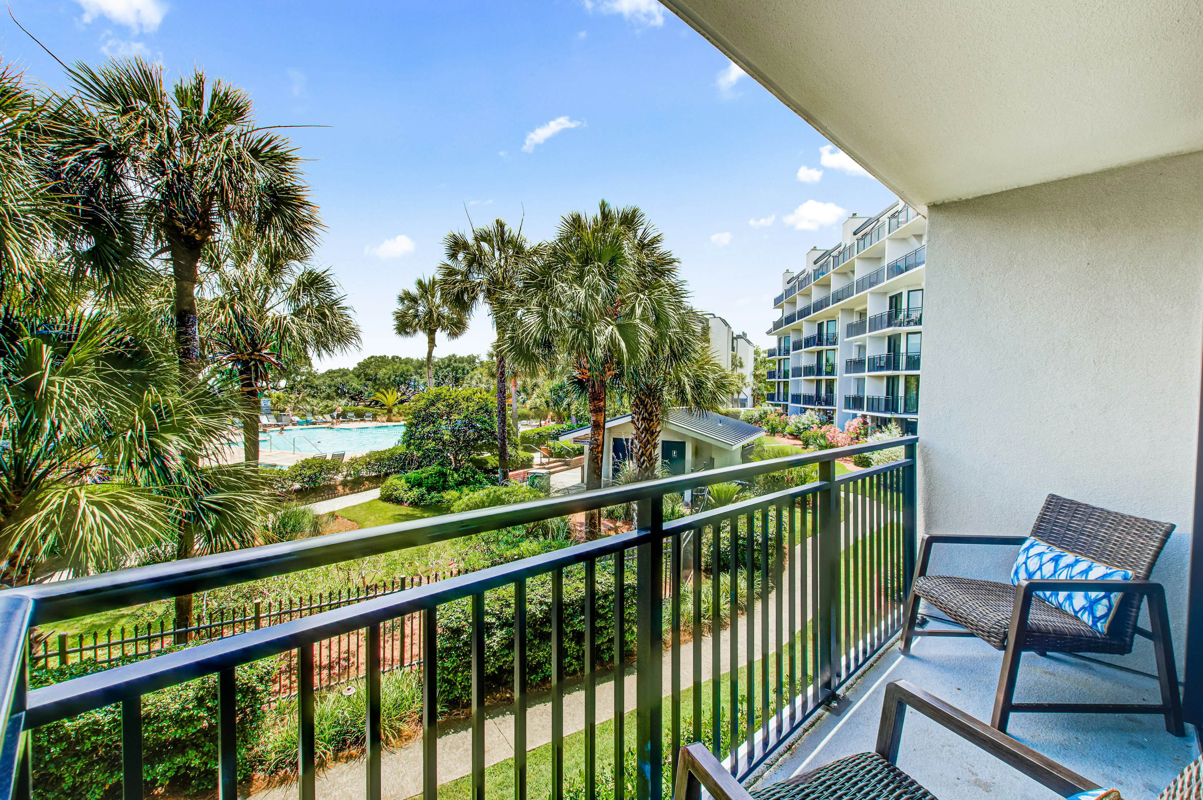 Beachfront villa w/ access to shared pool, beach, or golf, & w/shared gas grill