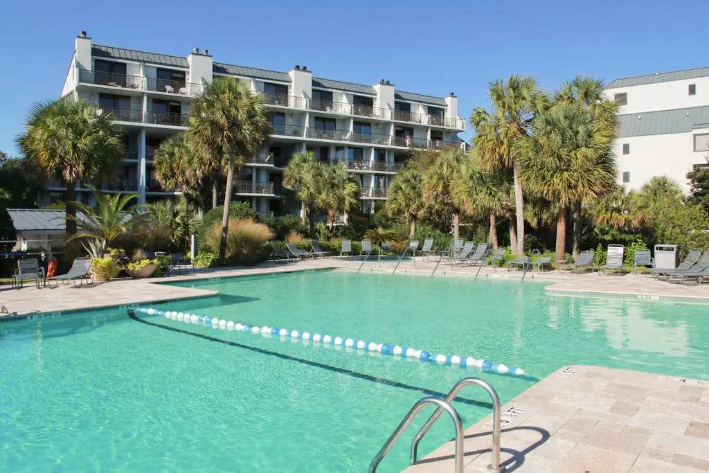 Beachfront villa w/ access to shared pool, beach, or golf, & w/shared gas grill