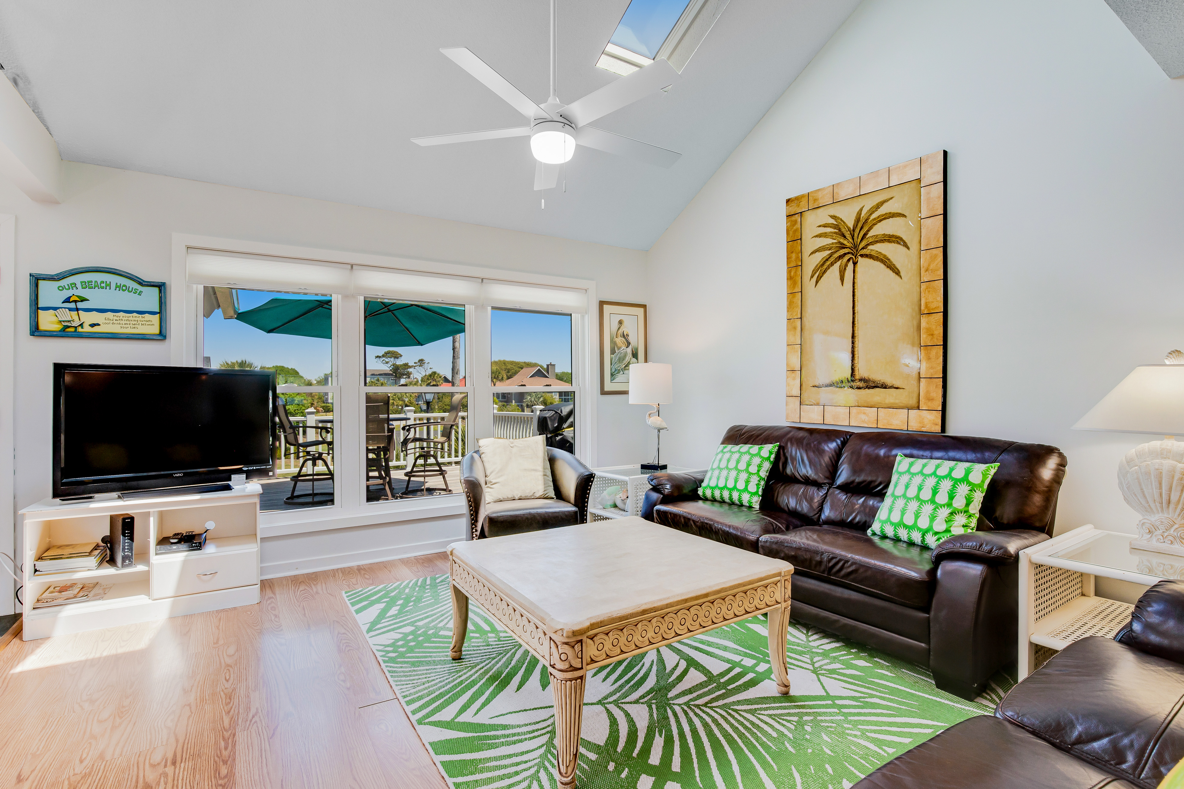 Private home w/access to shared pool, tennis, basketball courts & county park