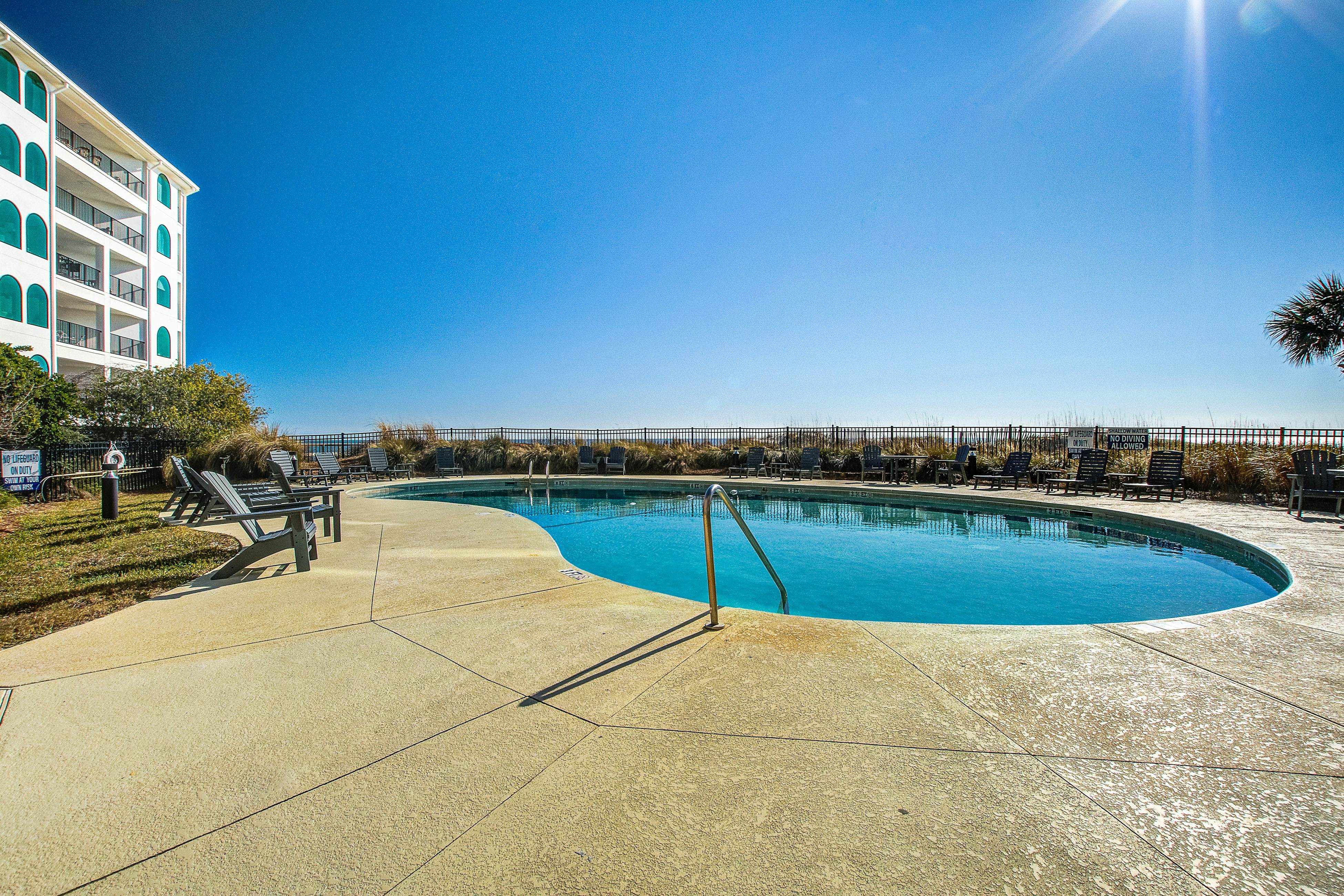 Bright and spacious condo with beach & ocean views, pool, basketball & balcony