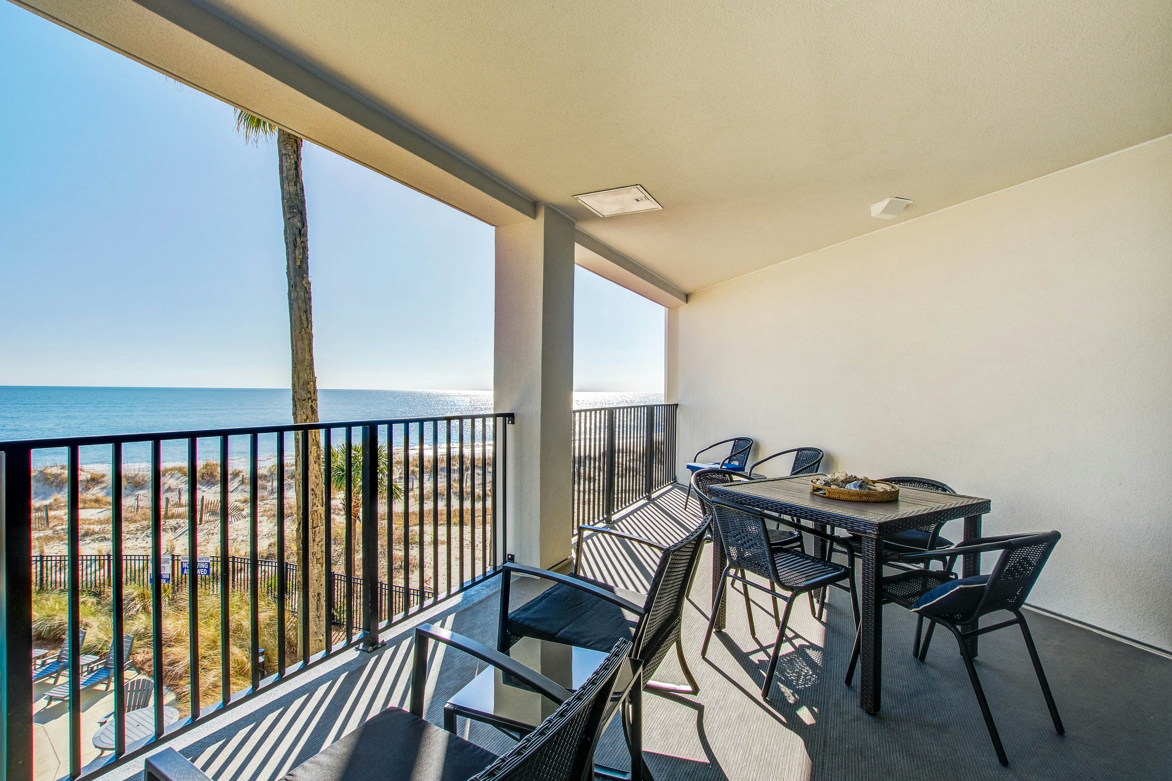 Bright and spacious condo with beach & ocean views, pool, basketball & balcony