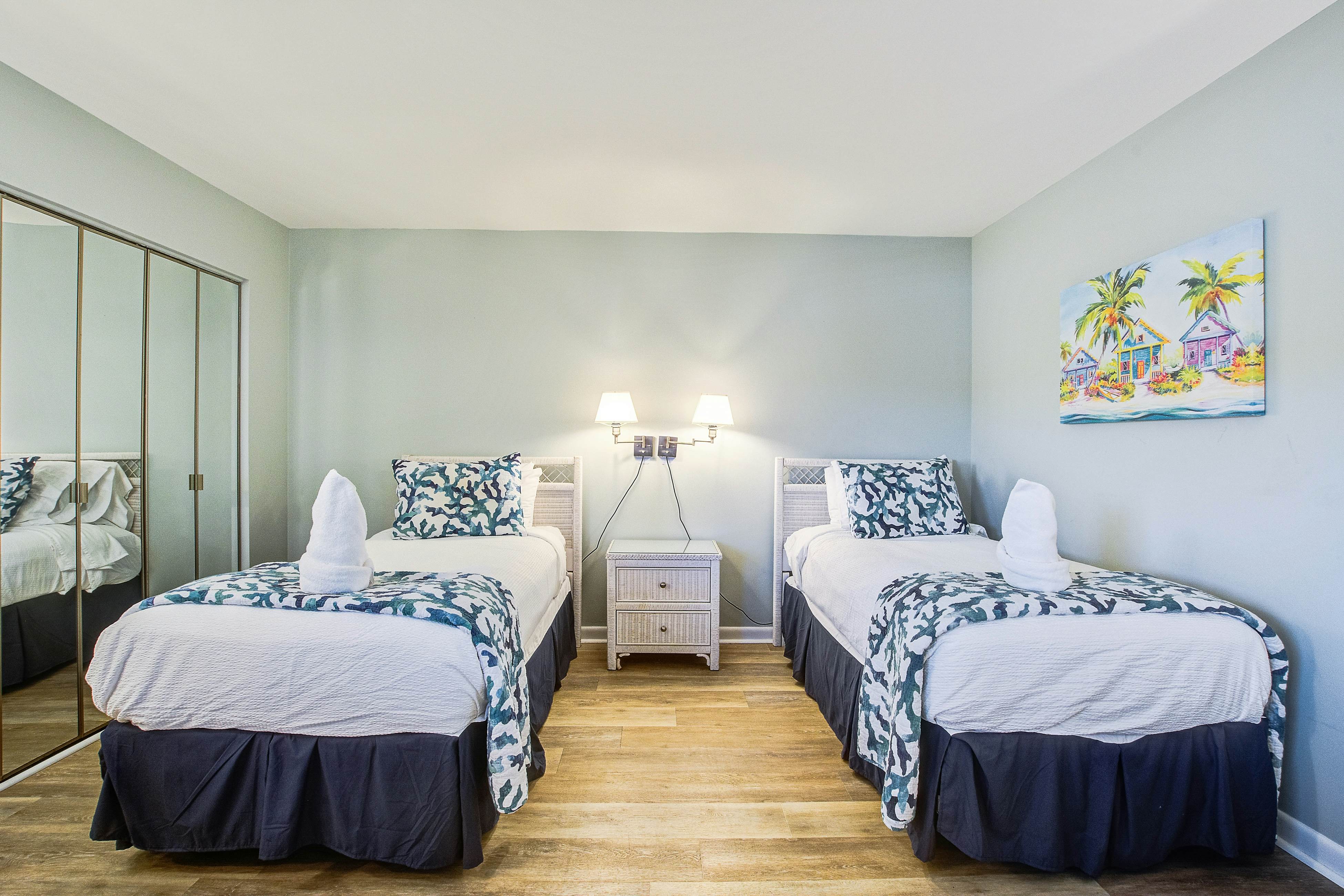 Bright and spacious condo with beach & ocean views, pool, basketball & balcony