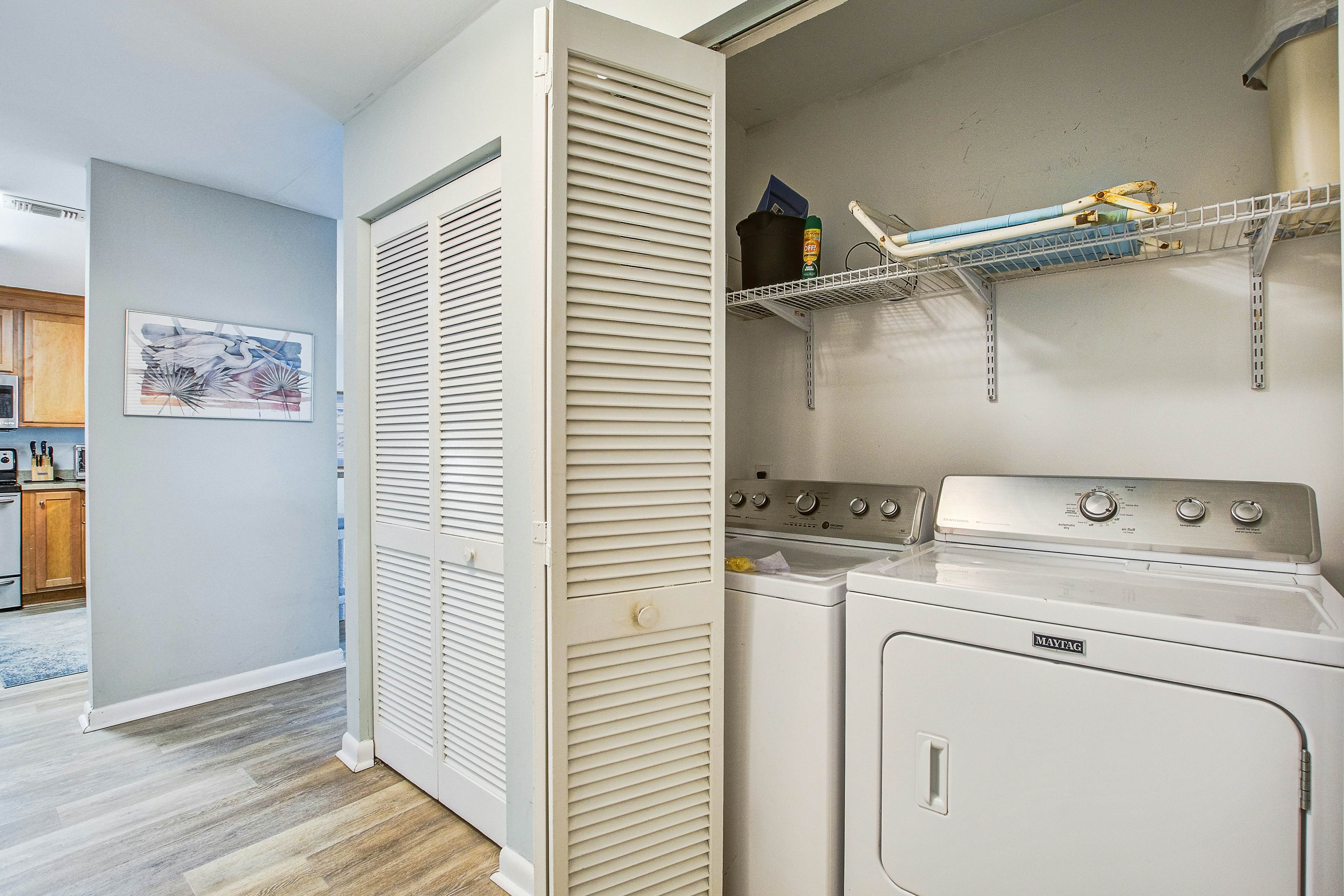 Bright and spacious condo with beach & ocean views, pool, basketball & balcony