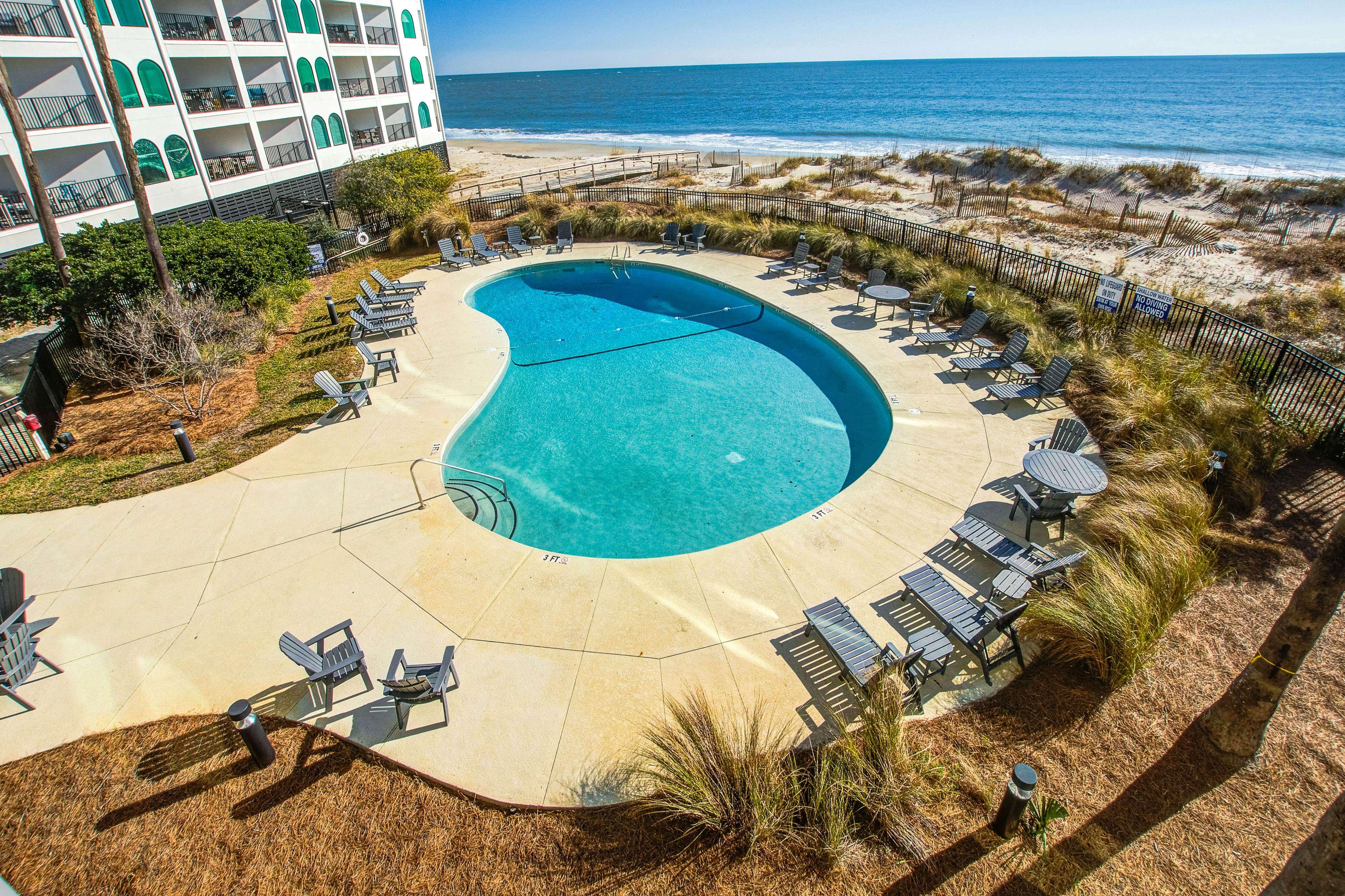 Bright and spacious condo with beach & ocean views, pool, basketball & balcony