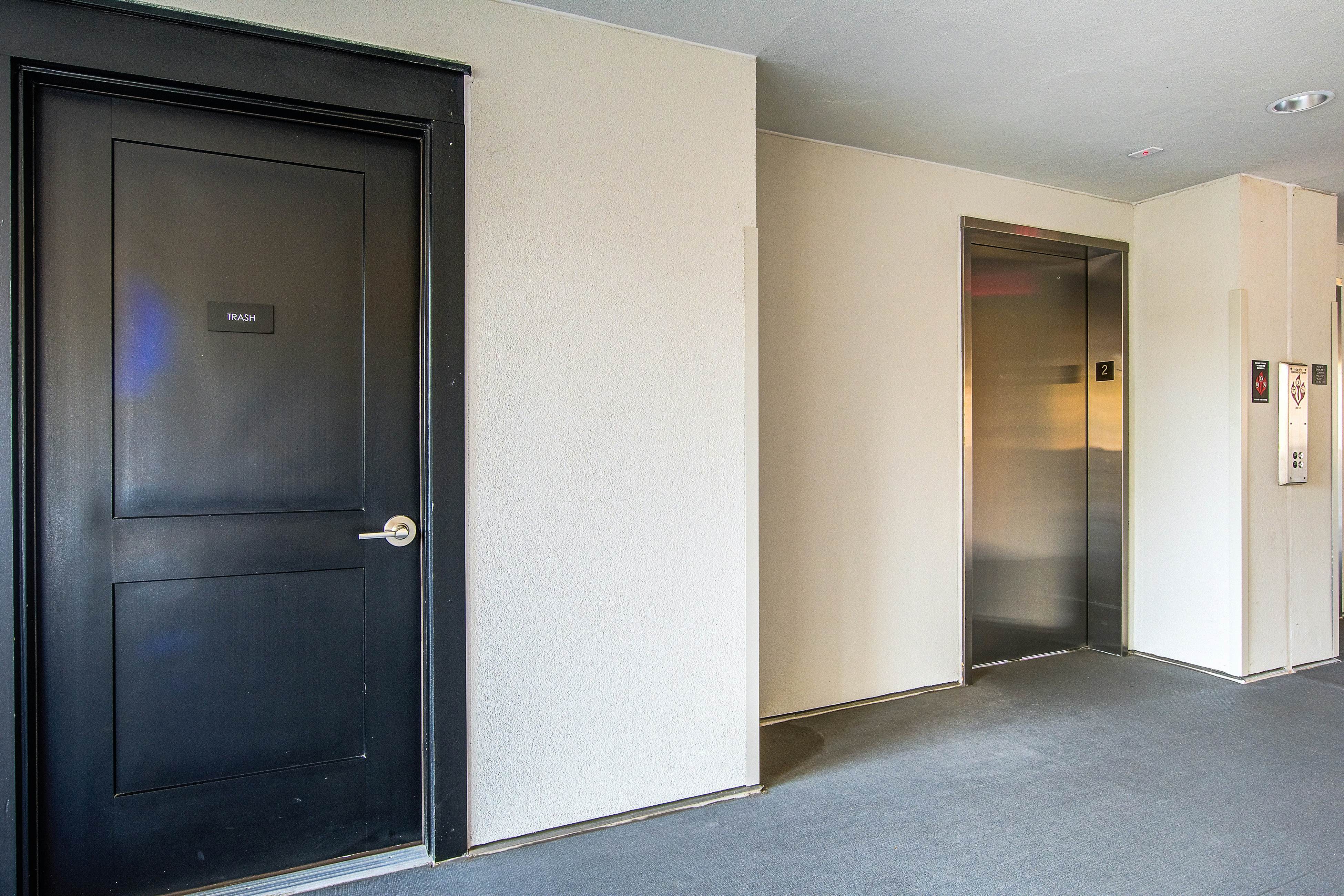 Bright and spacious condo with beach & ocean views, pool, basketball & balcony