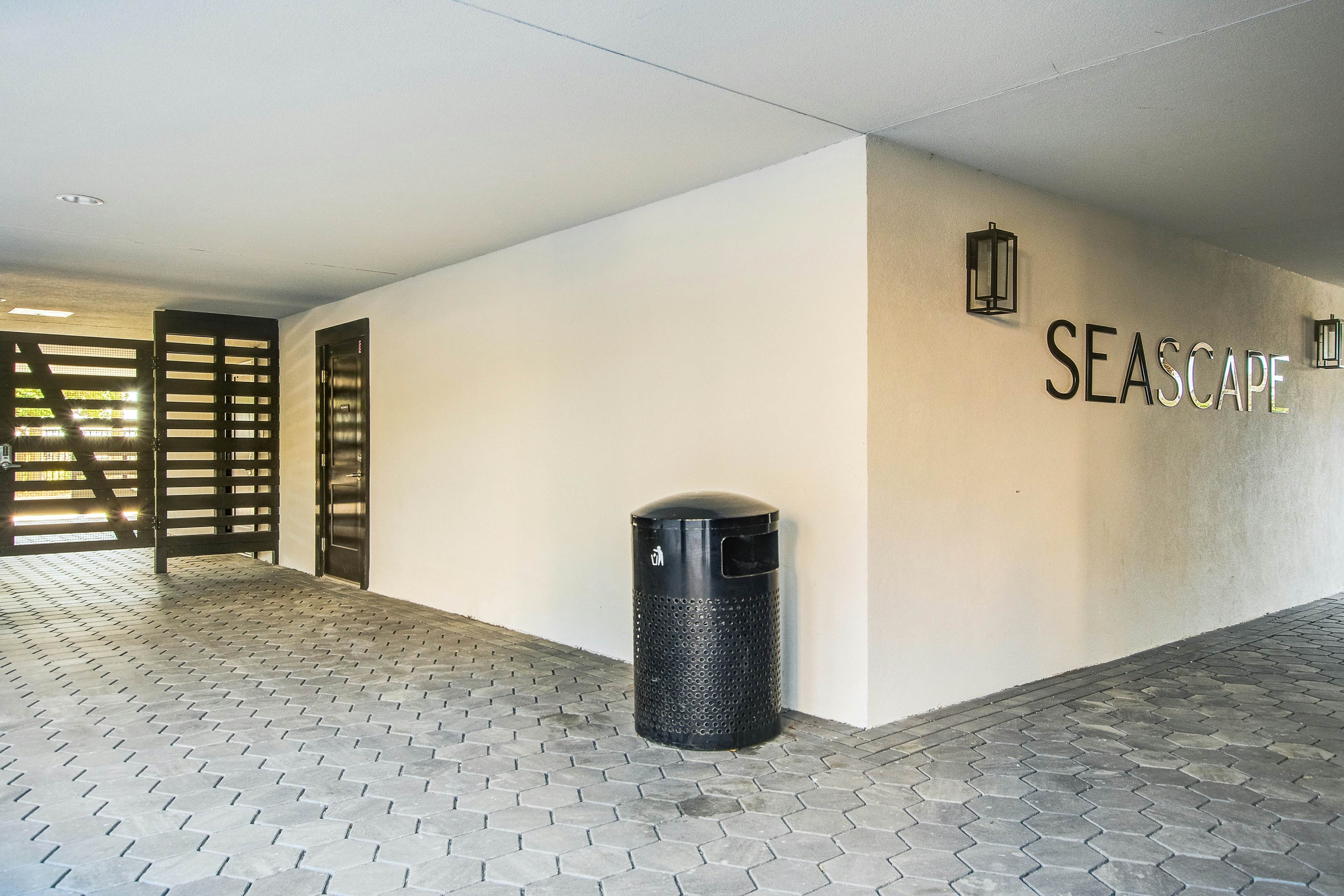 Bright and spacious condo with beach & ocean views, pool, basketball & balcony