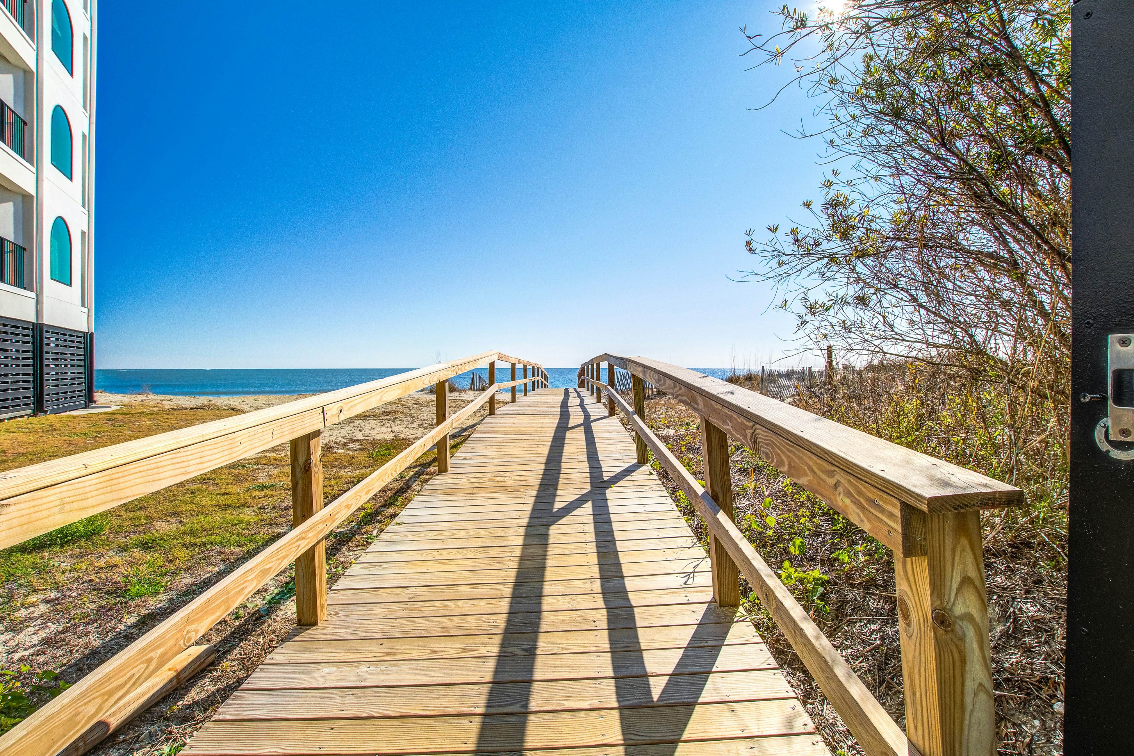 Bright and spacious condo with beach & ocean views, pool, basketball & balcony