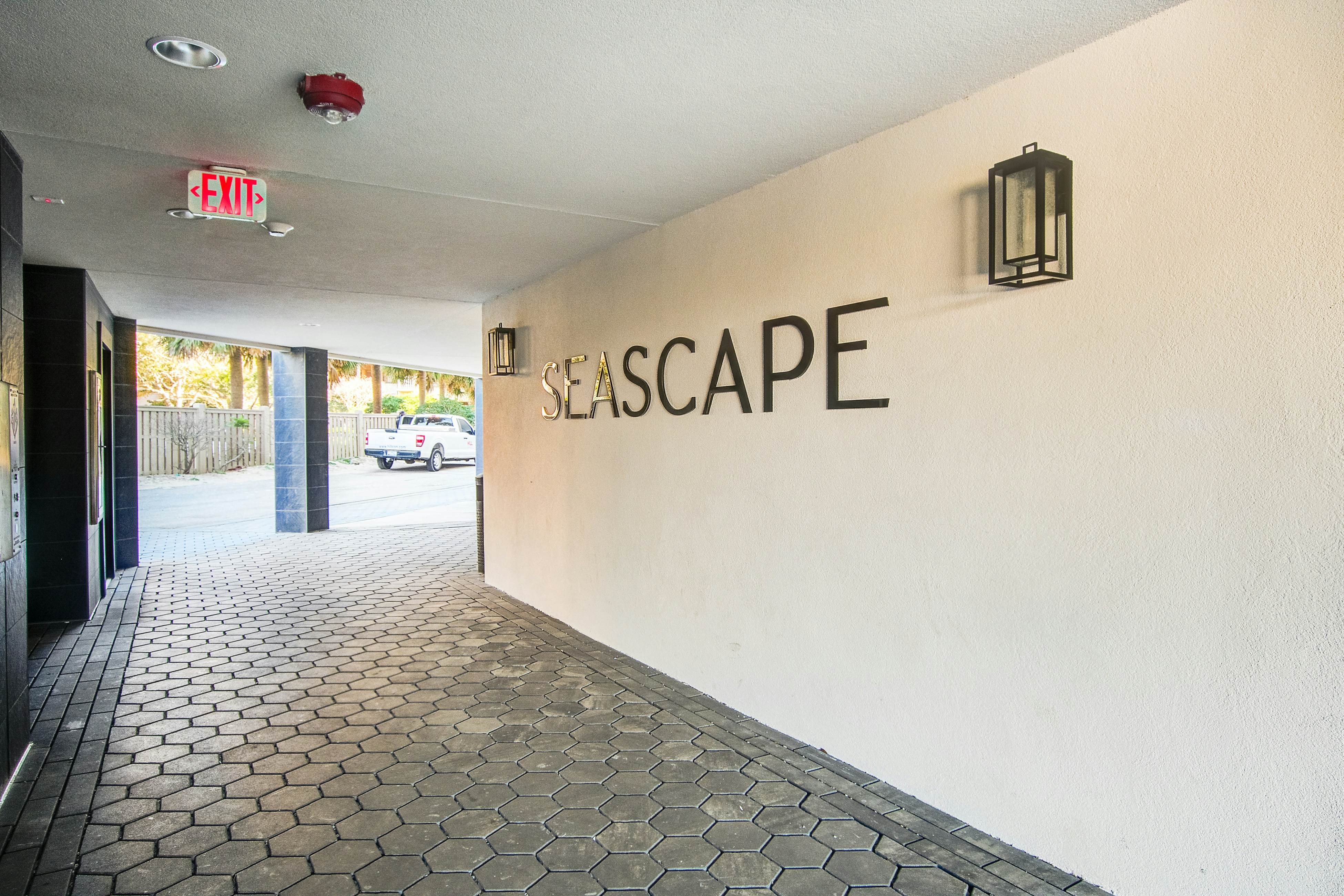 Bright and spacious condo with beach & ocean views, pool, basketball & balcony