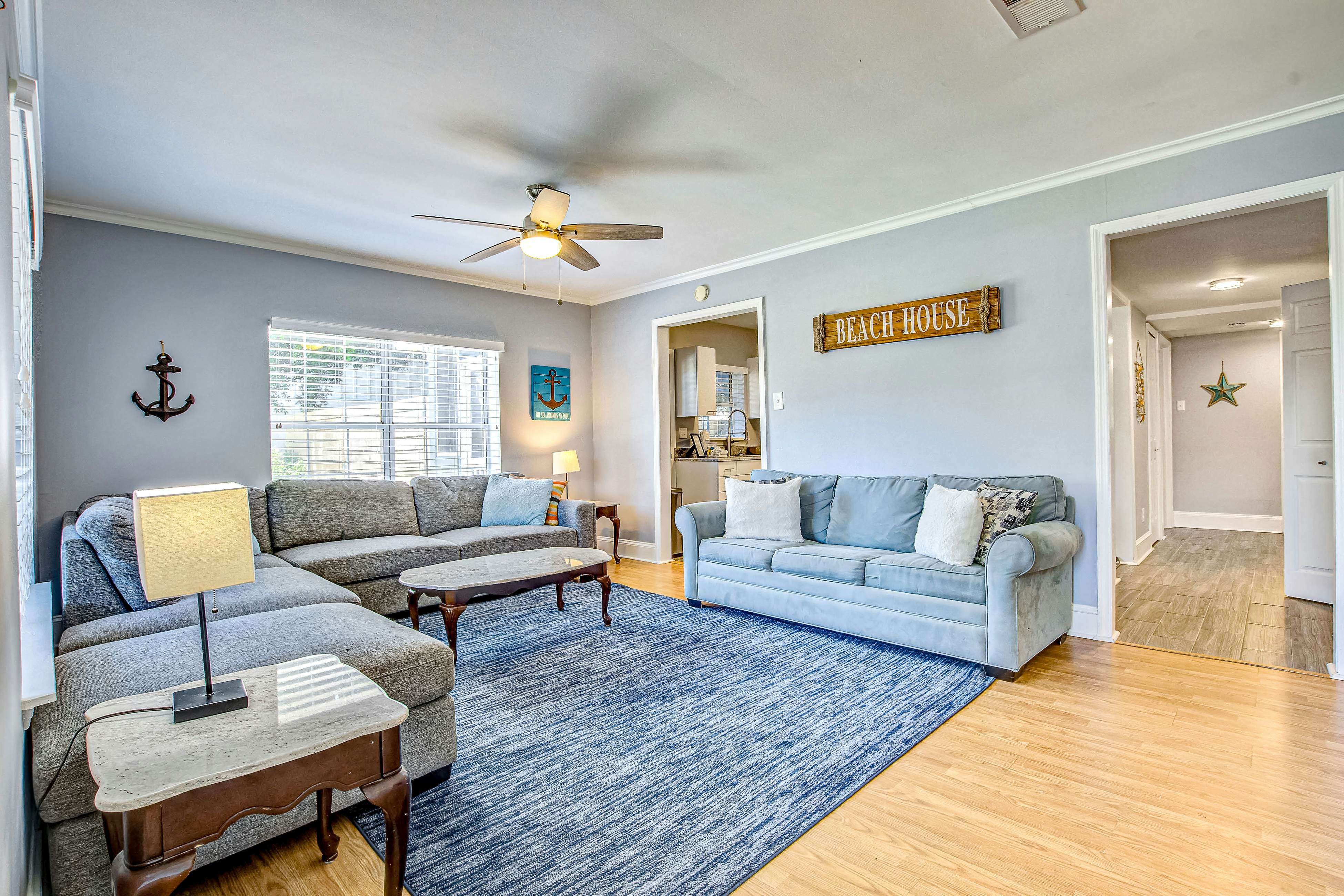 Large, dog-friendly retreat - walking distance to beach with a grill & decks