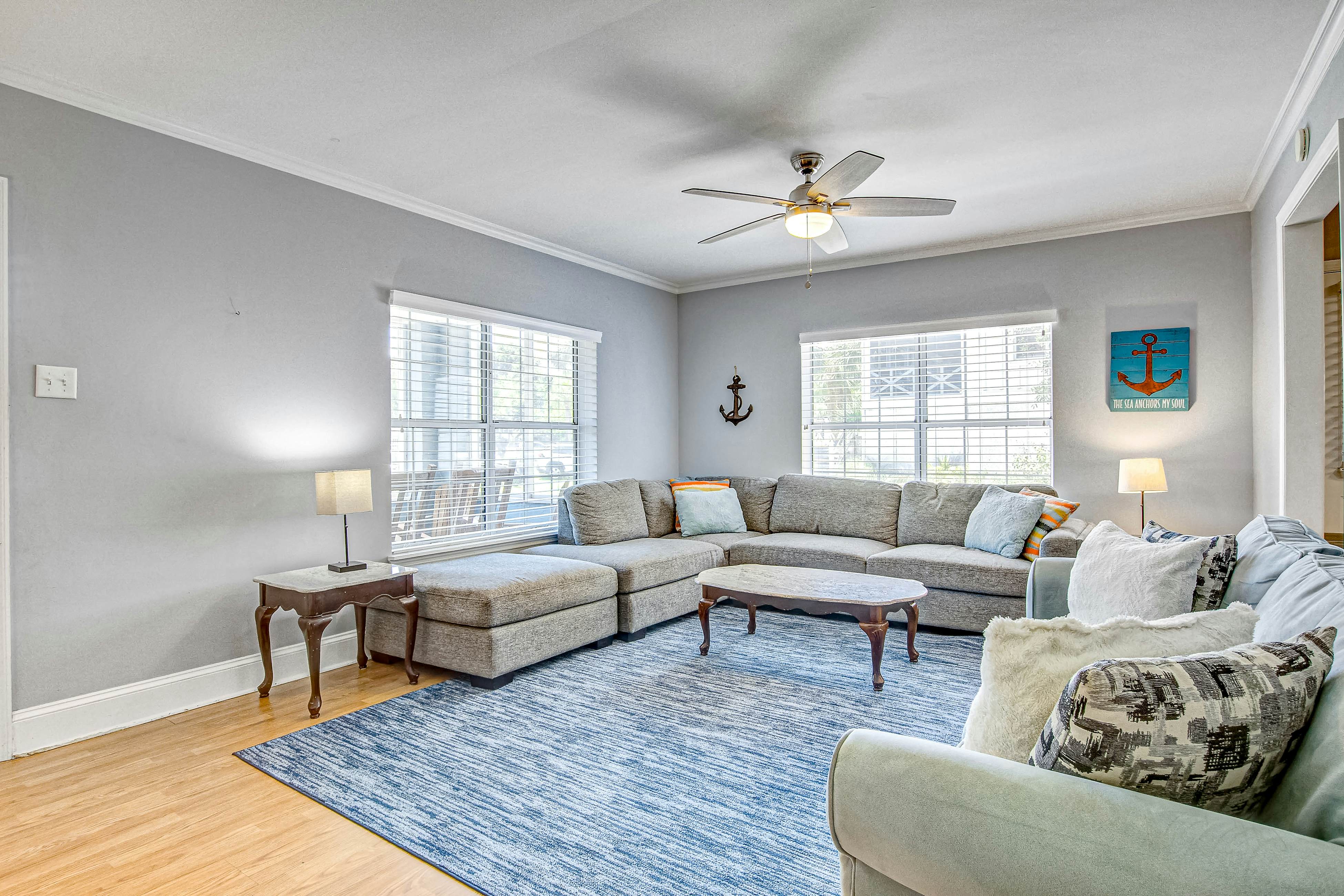 Large, dog-friendly retreat - walking distance to beach with a grill & decks