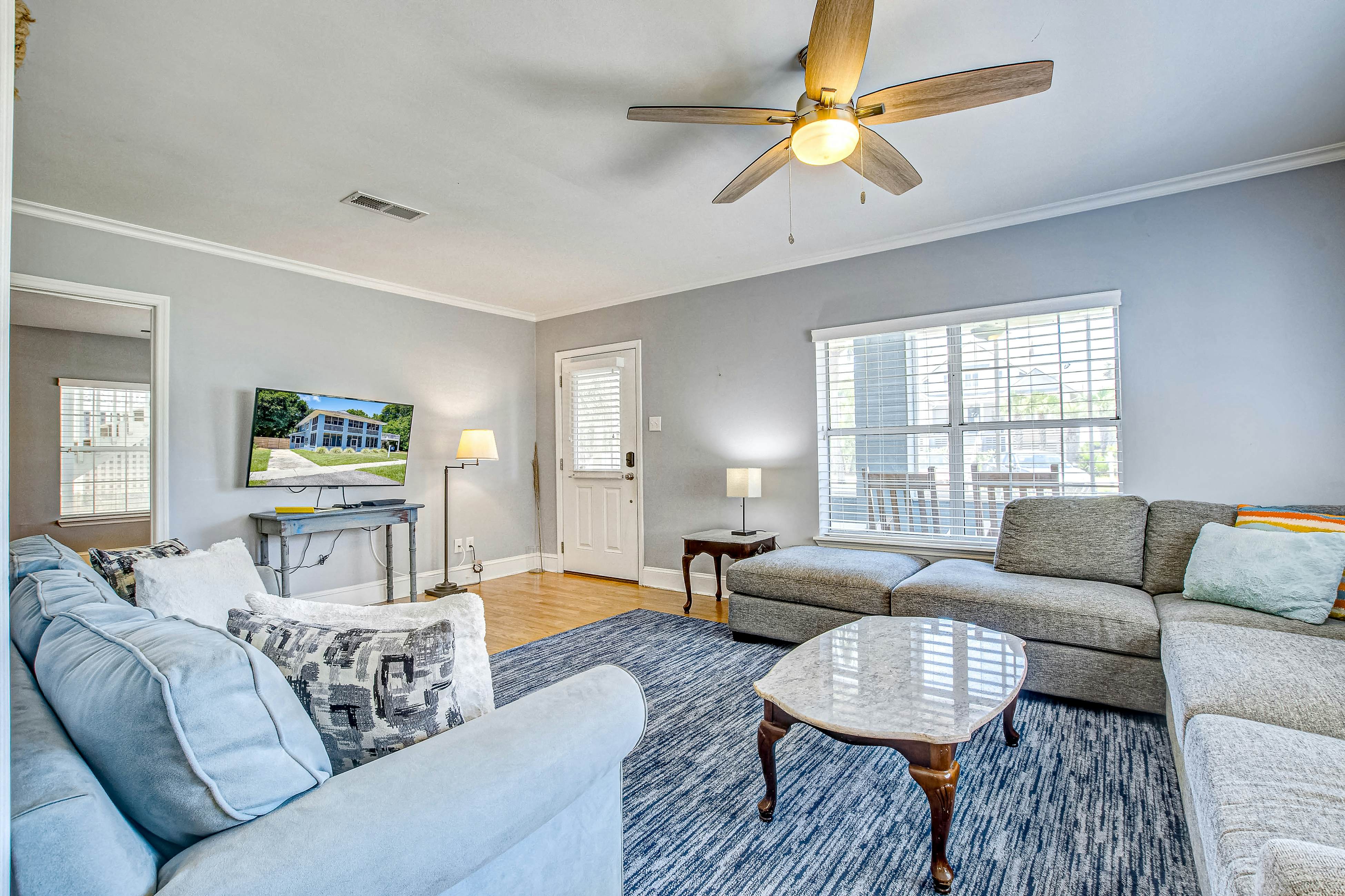 Large, dog-friendly retreat - walking distance to beach with a grill & decks