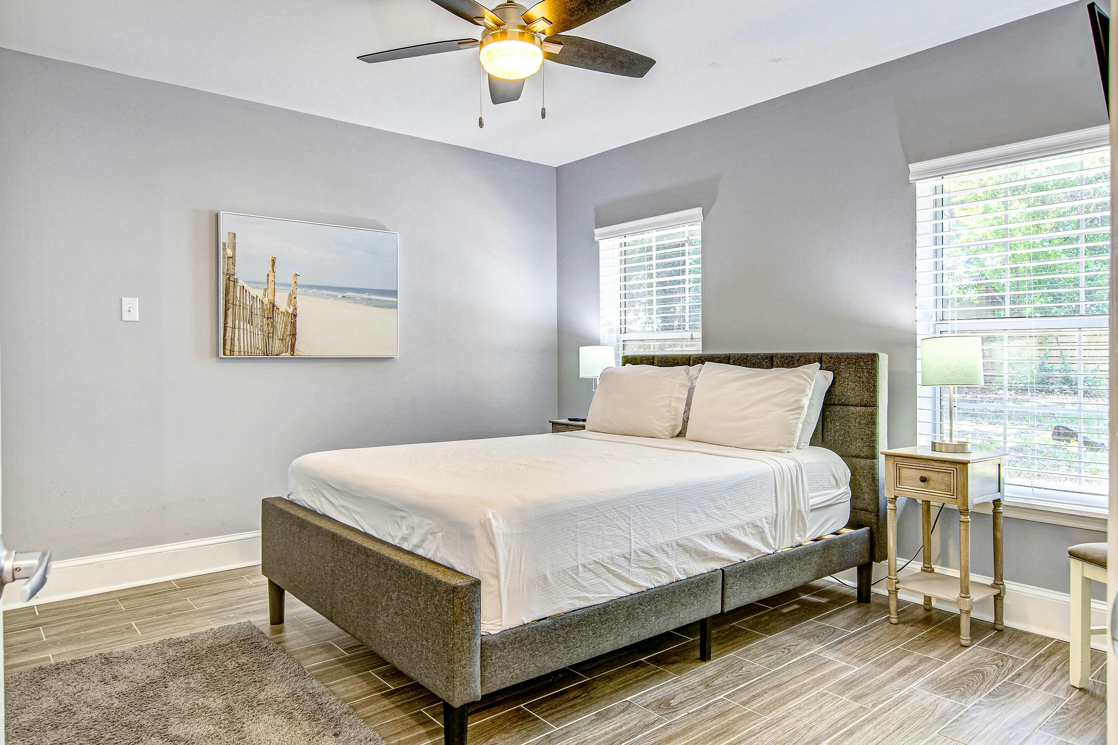 Large, dog-friendly retreat - walking distance to beach with a grill & decks