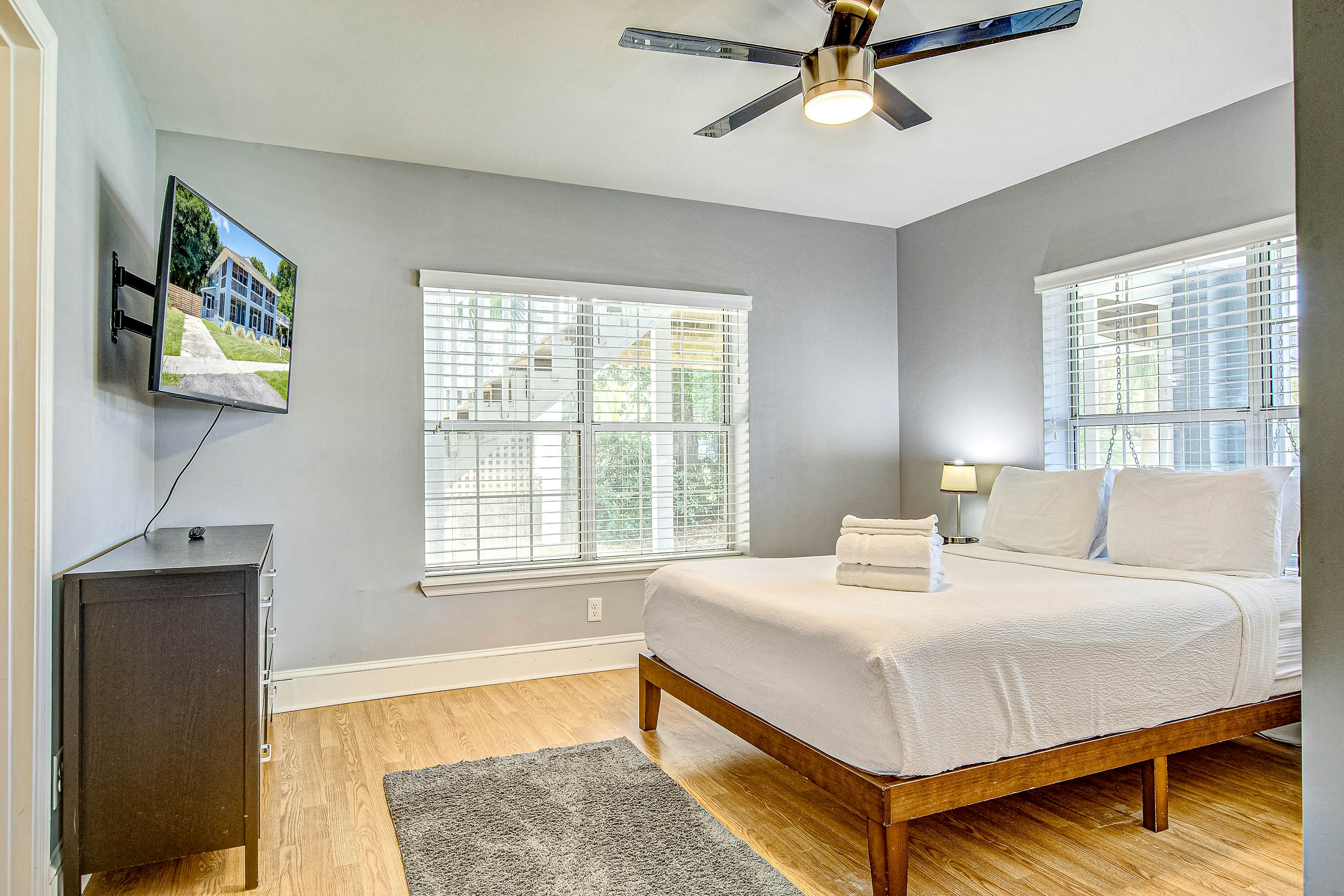 Large, dog-friendly retreat - walking distance to beach with a grill & decks