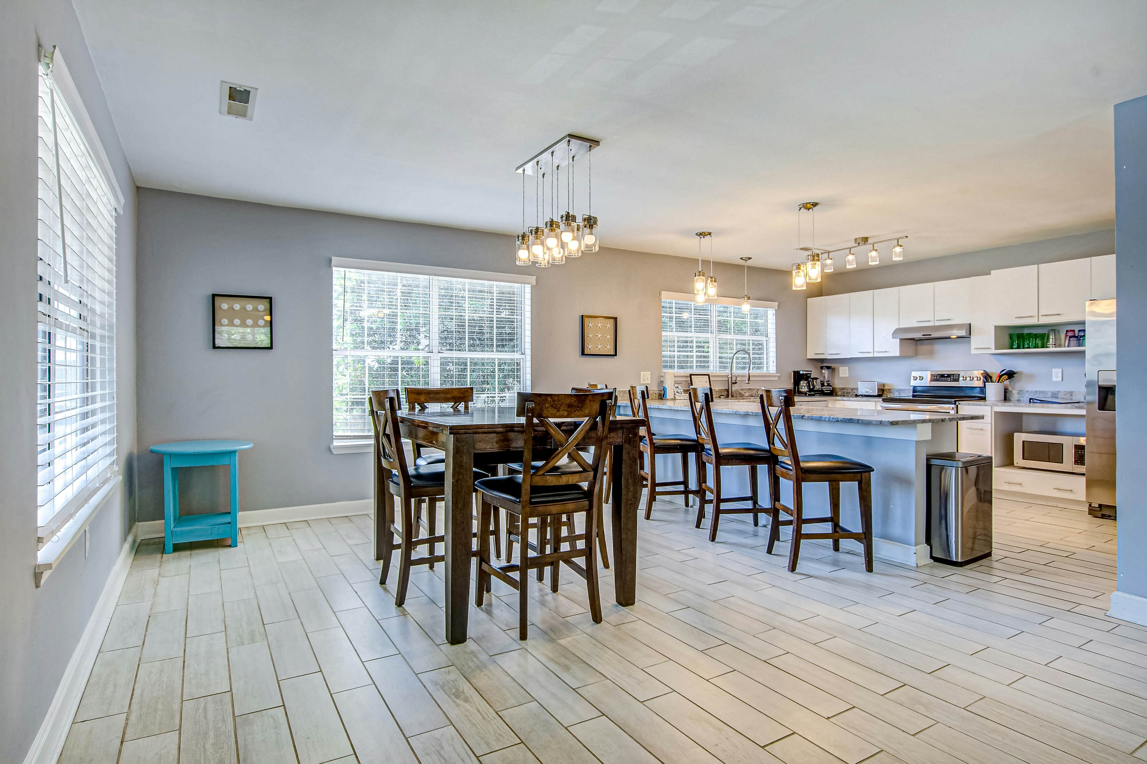 Large, dog-friendly retreat - walking distance to beach with a grill & decks