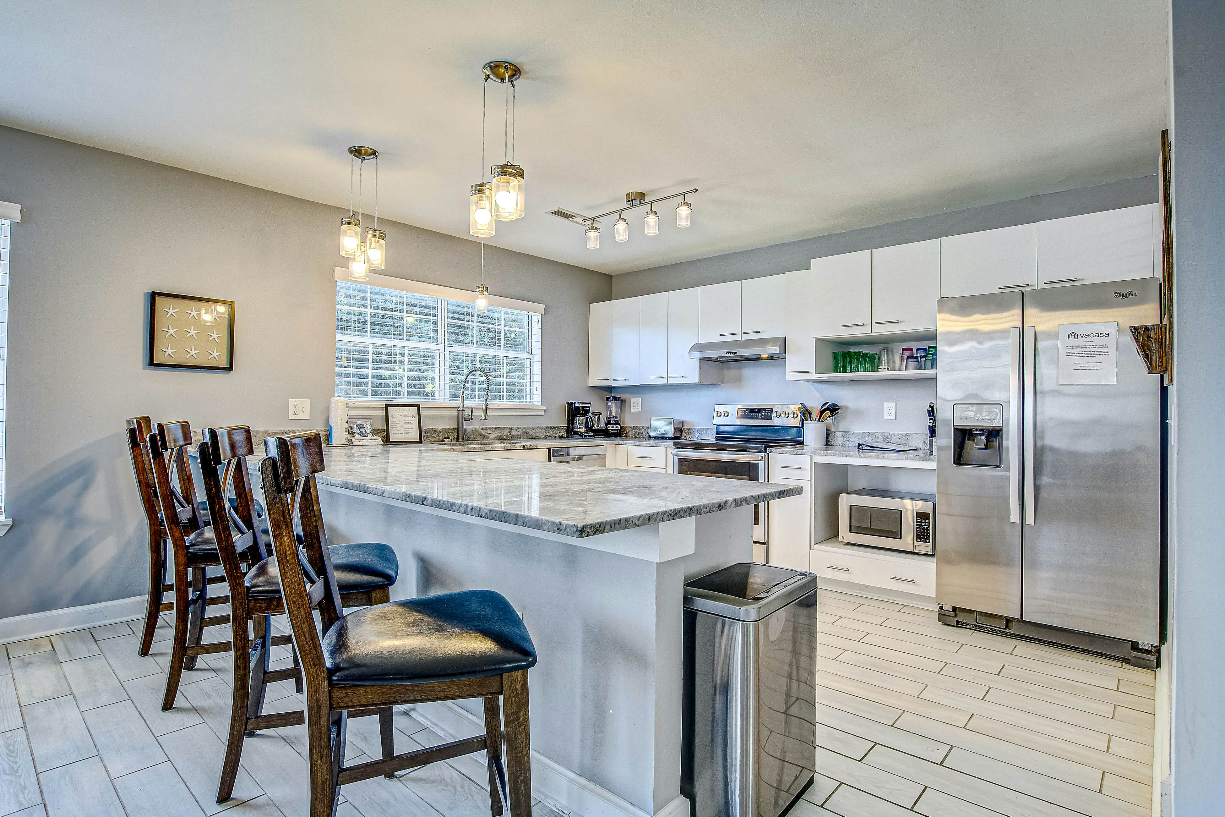 Large, dog-friendly retreat - walking distance to beach with a grill & decks