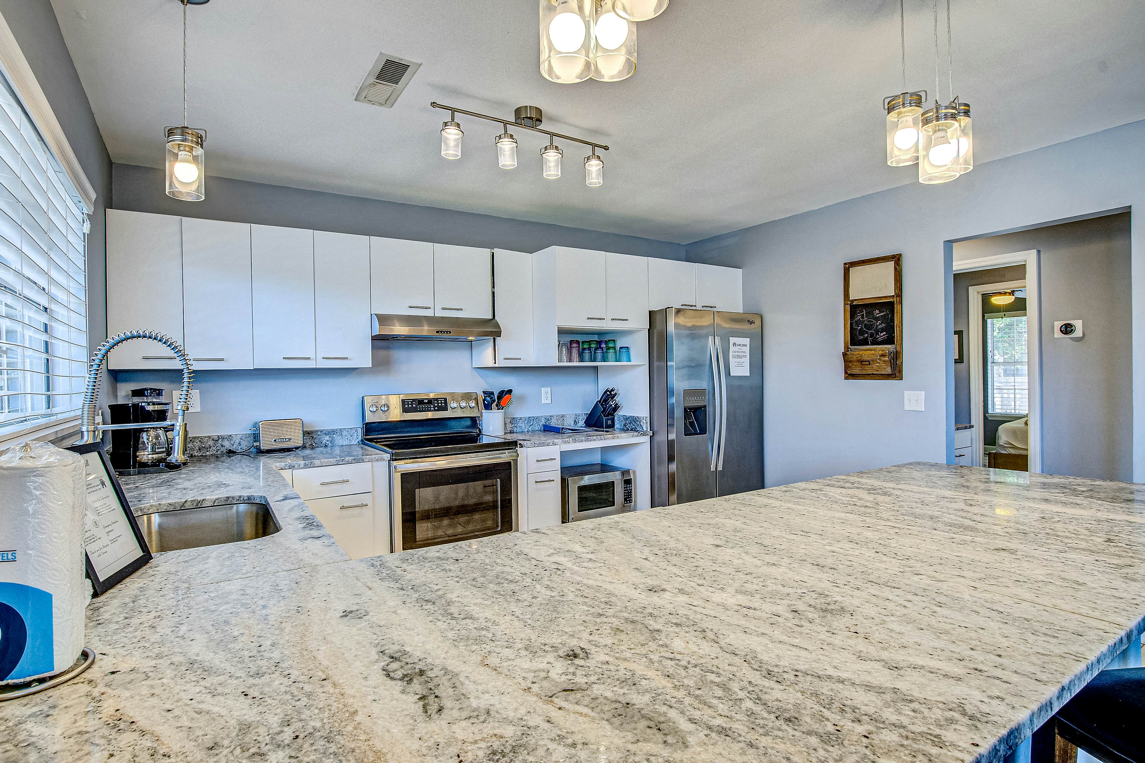 Large, dog-friendly retreat - walking distance to beach with a grill & decks