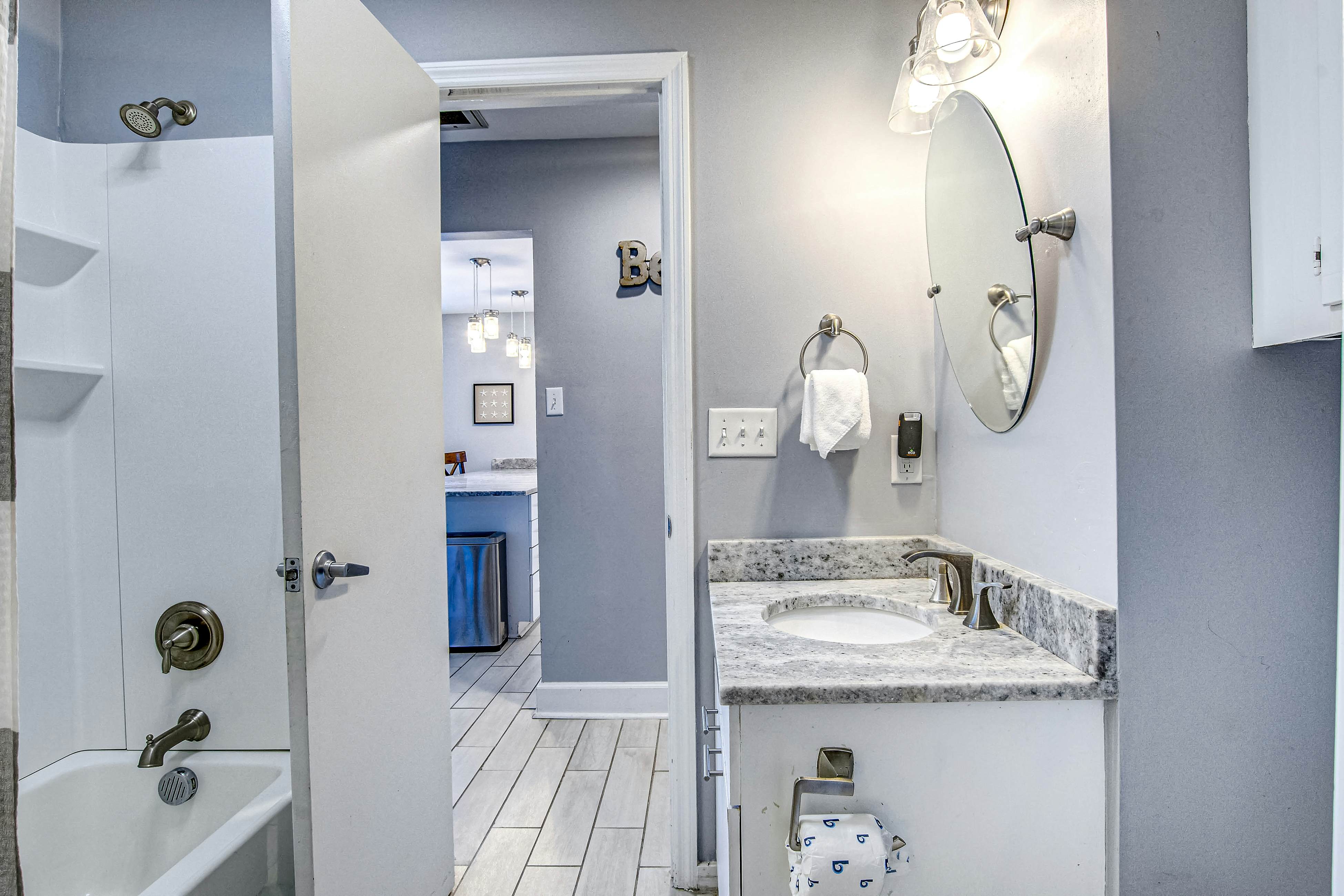 Large, dog-friendly retreat - walking distance to beach with a grill & decks