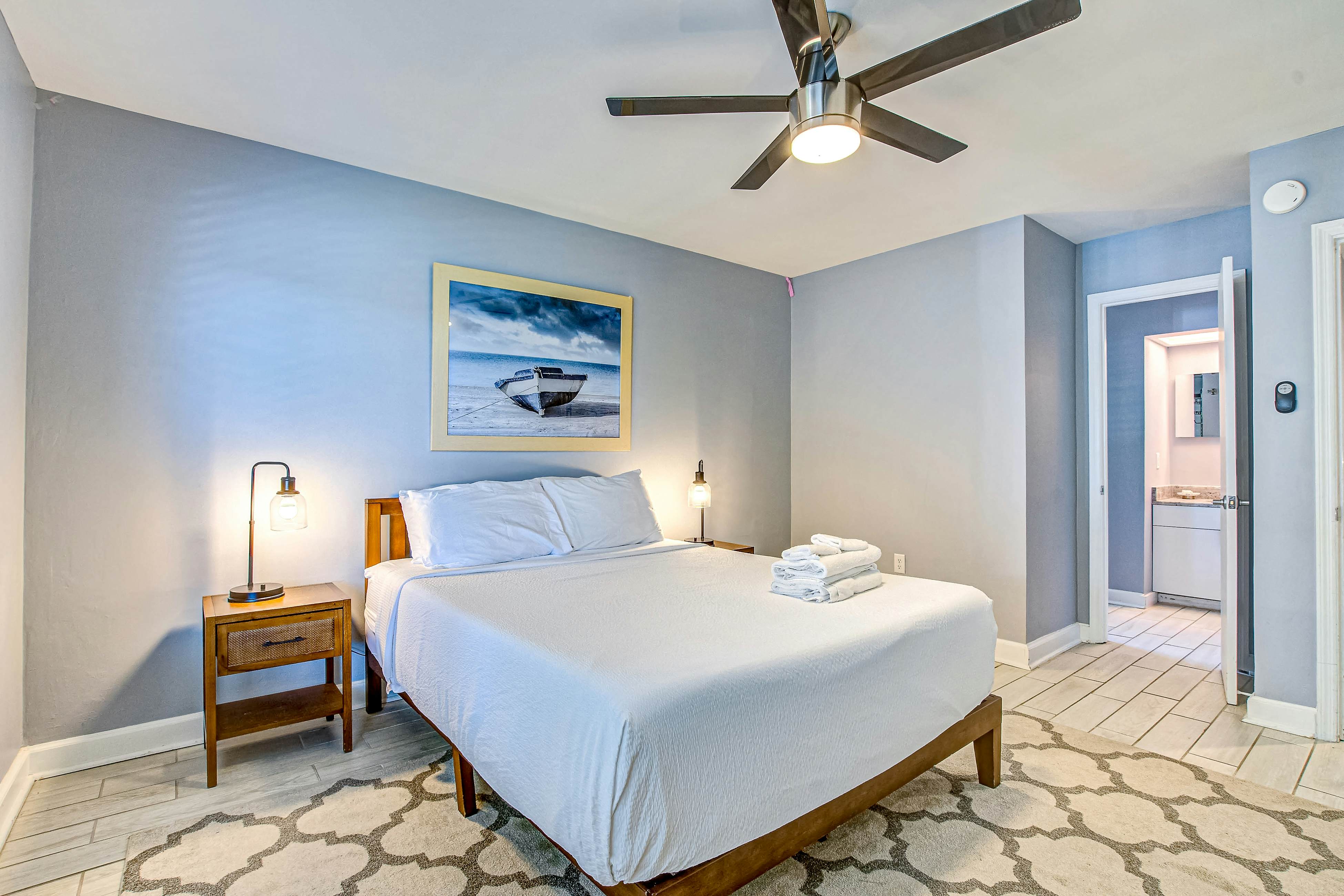 Large, dog-friendly retreat - walking distance to beach with a grill & decks