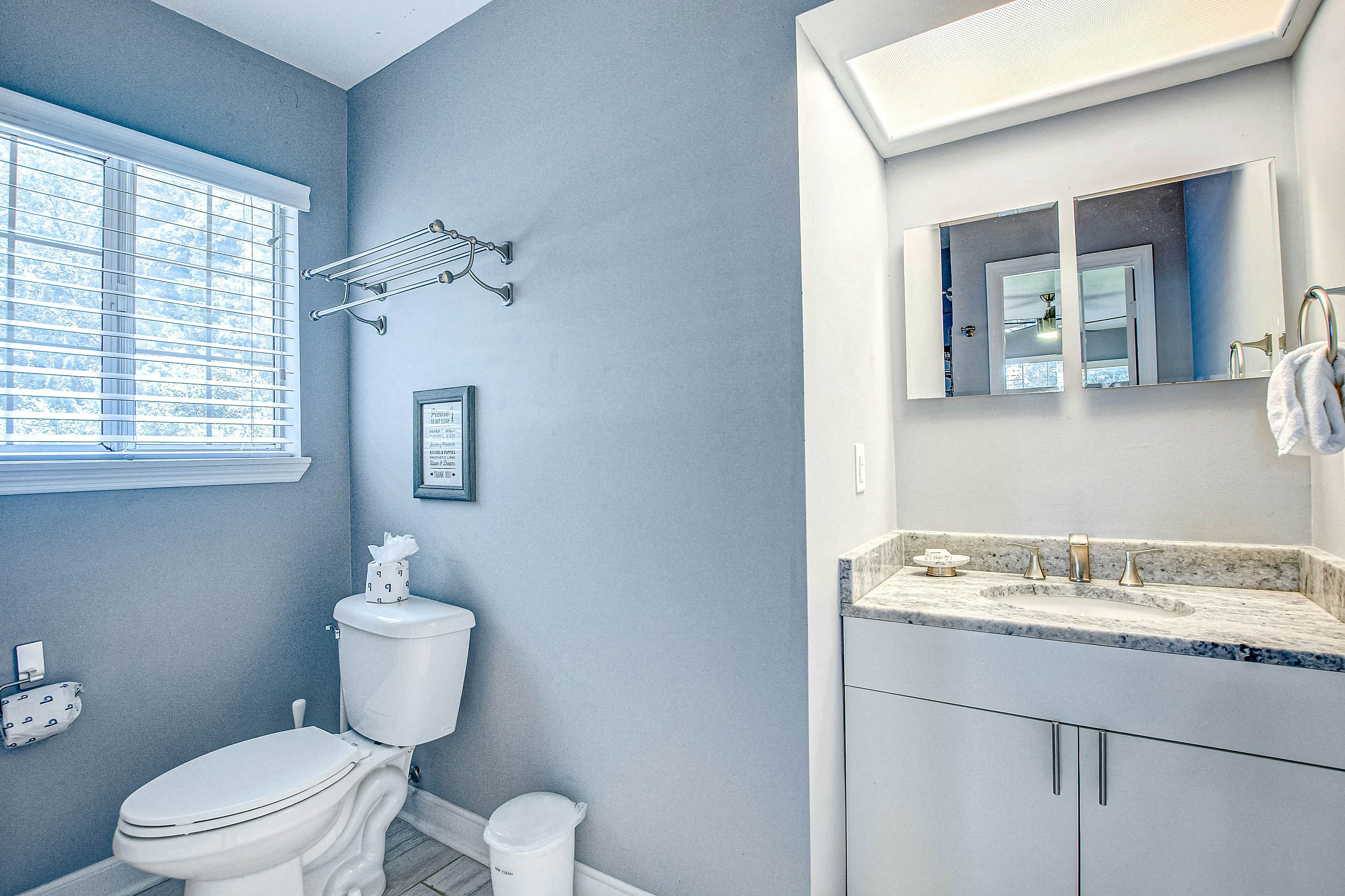 Large, dog-friendly retreat - walking distance to beach with a grill & decks