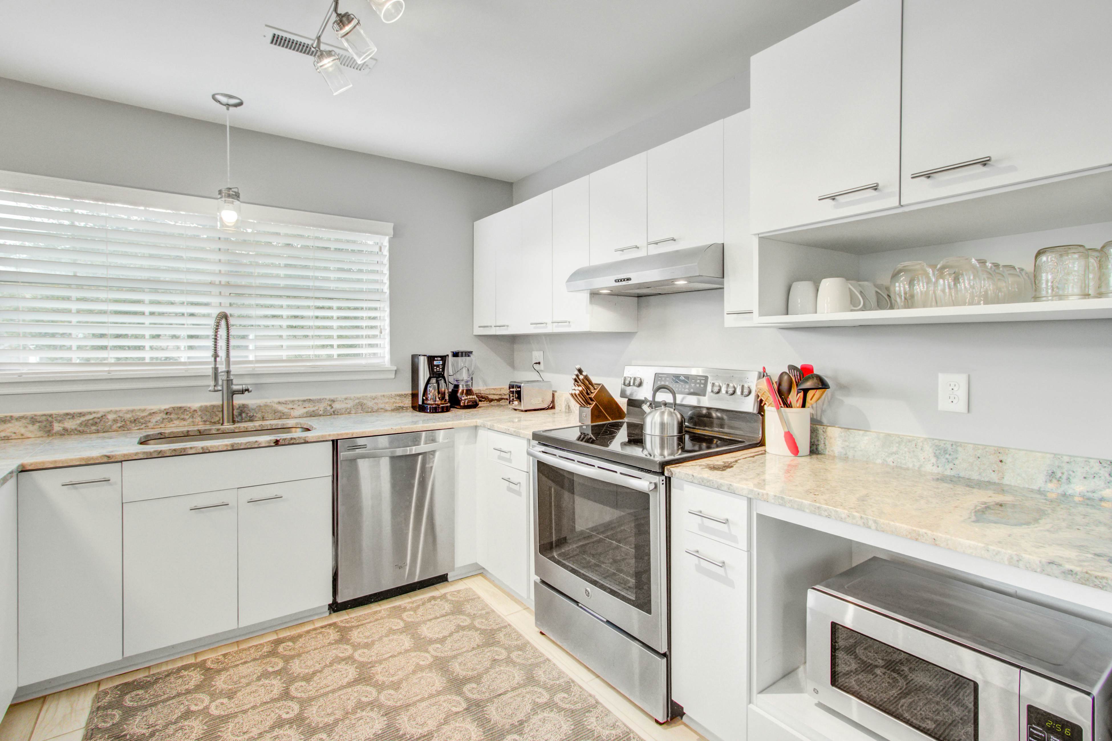 Convenient dog-friendly retreat steps from the beach with grill & screened porch