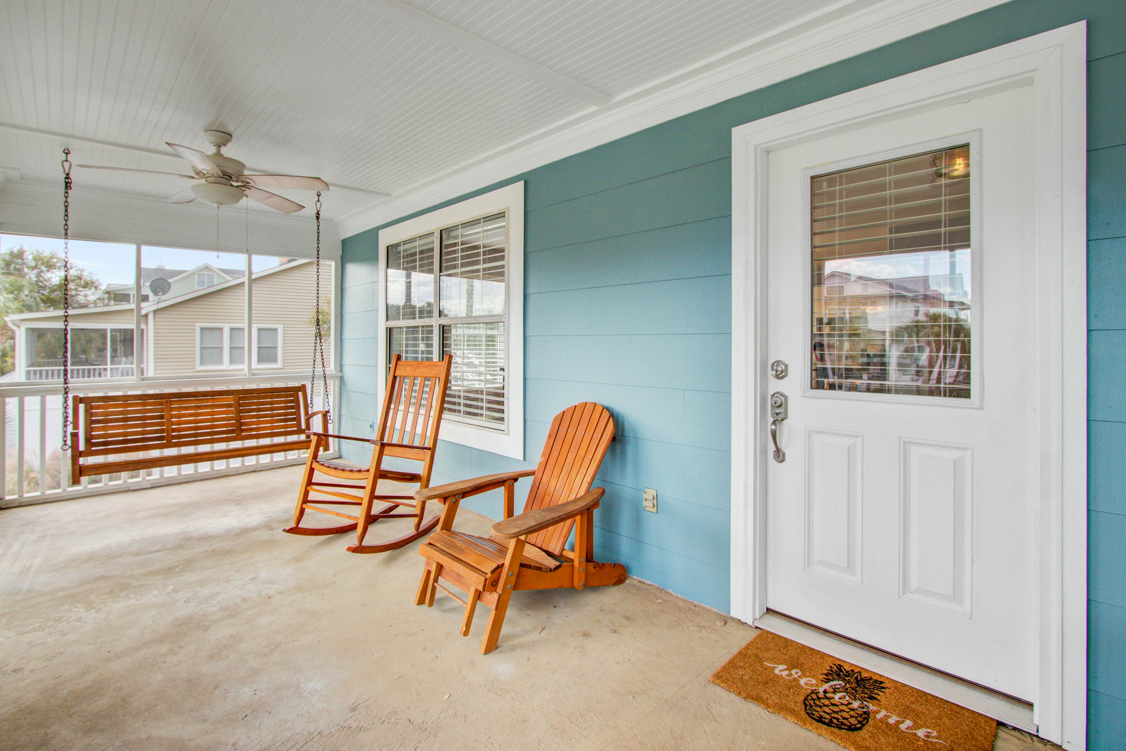Convenient dog-friendly retreat steps from the beach with grill & screened porch
