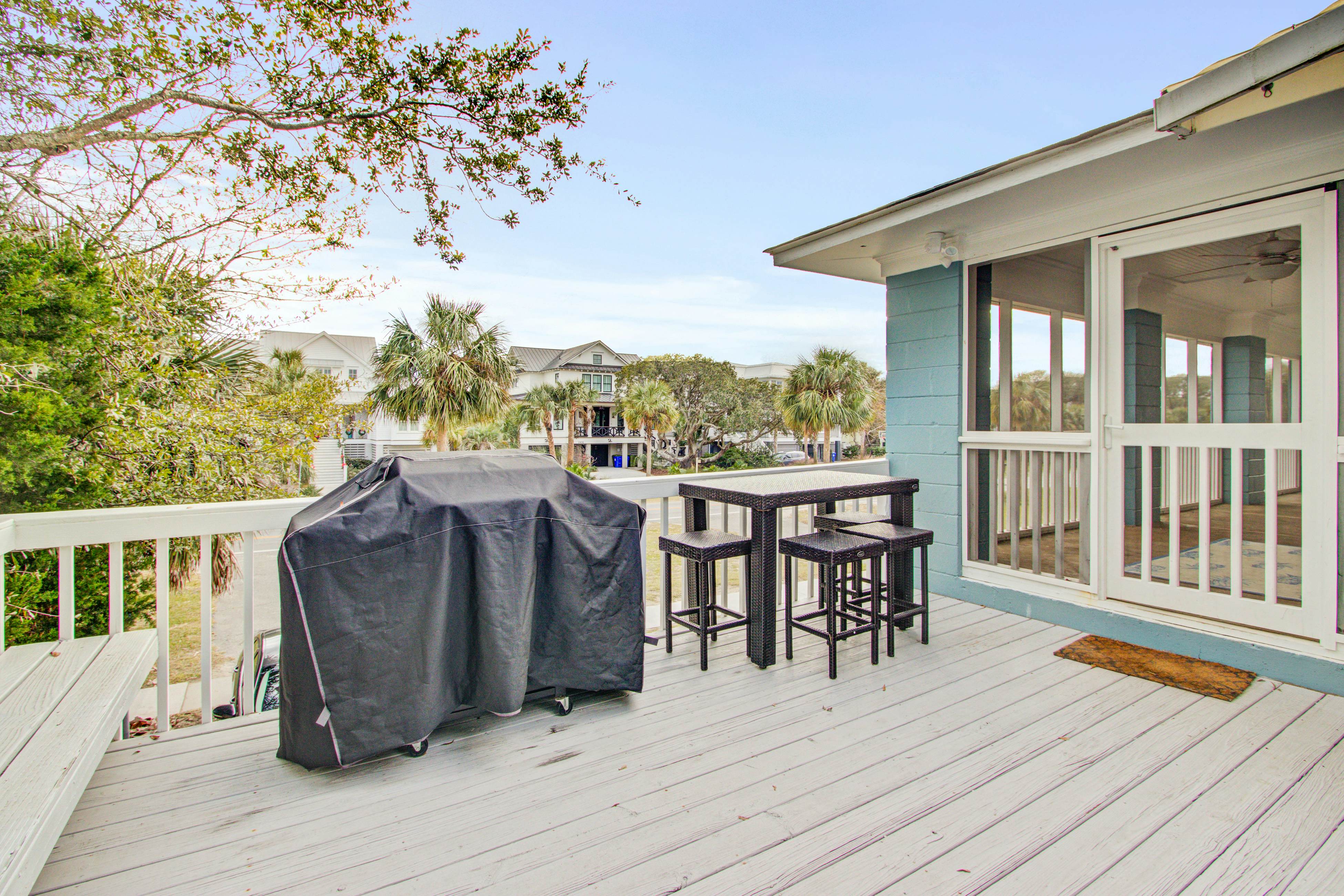Convenient dog-friendly retreat steps from the beach with grill & screened porch