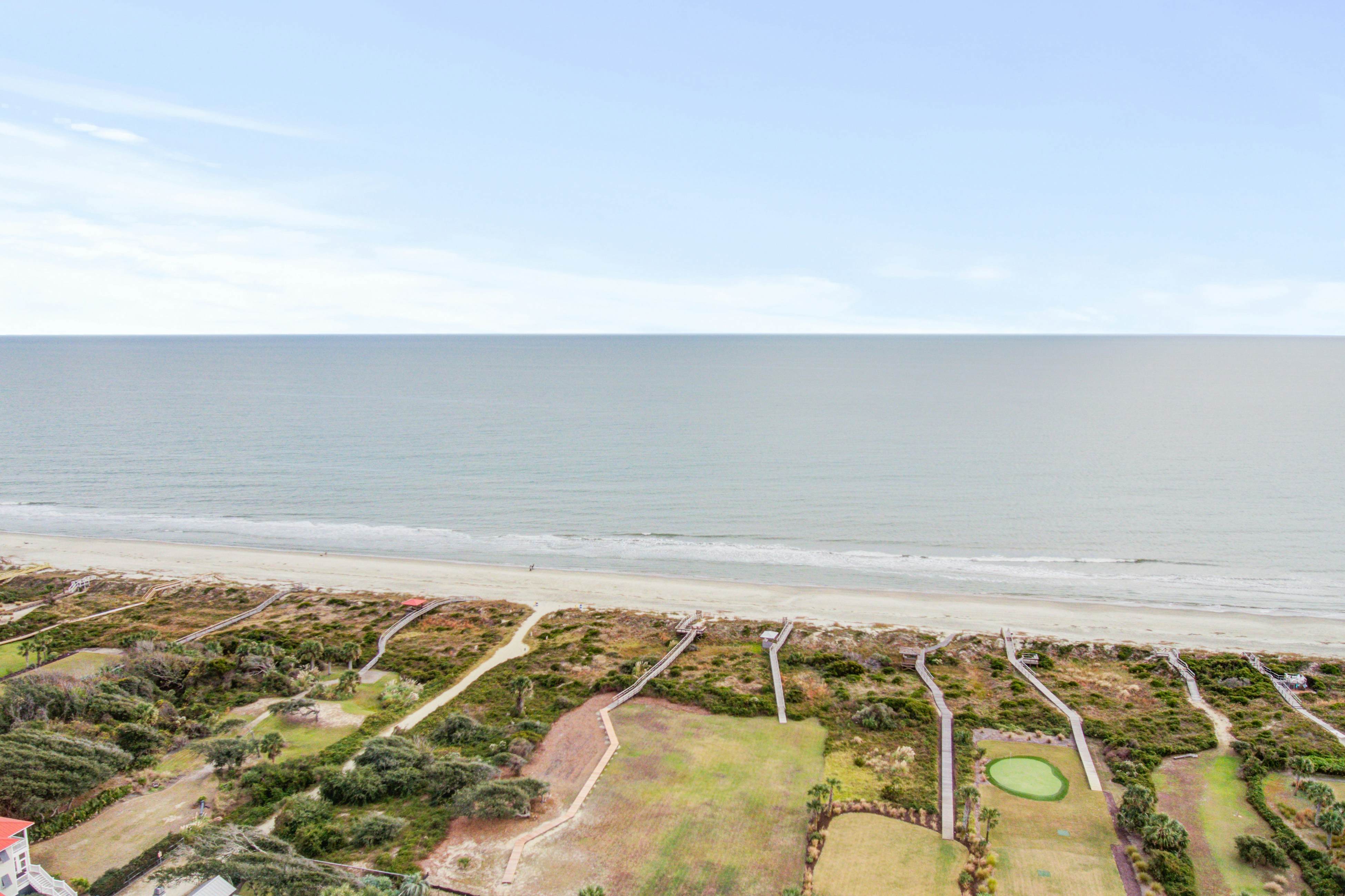 Convenient dog-friendly retreat steps from the beach with grill & screened porch