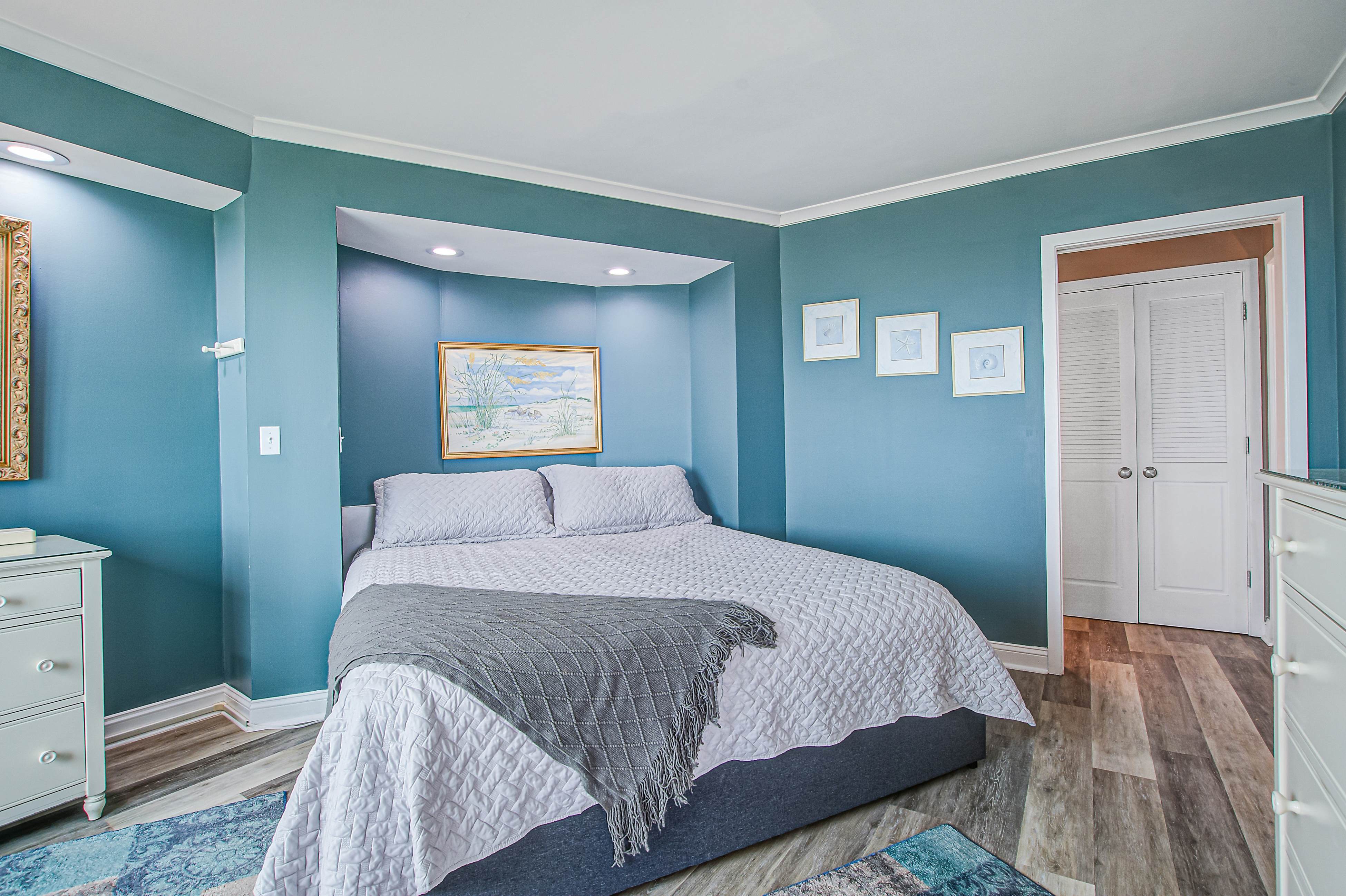 Top floor oceanfront condo w/ocean and beach views from every room & shared pool