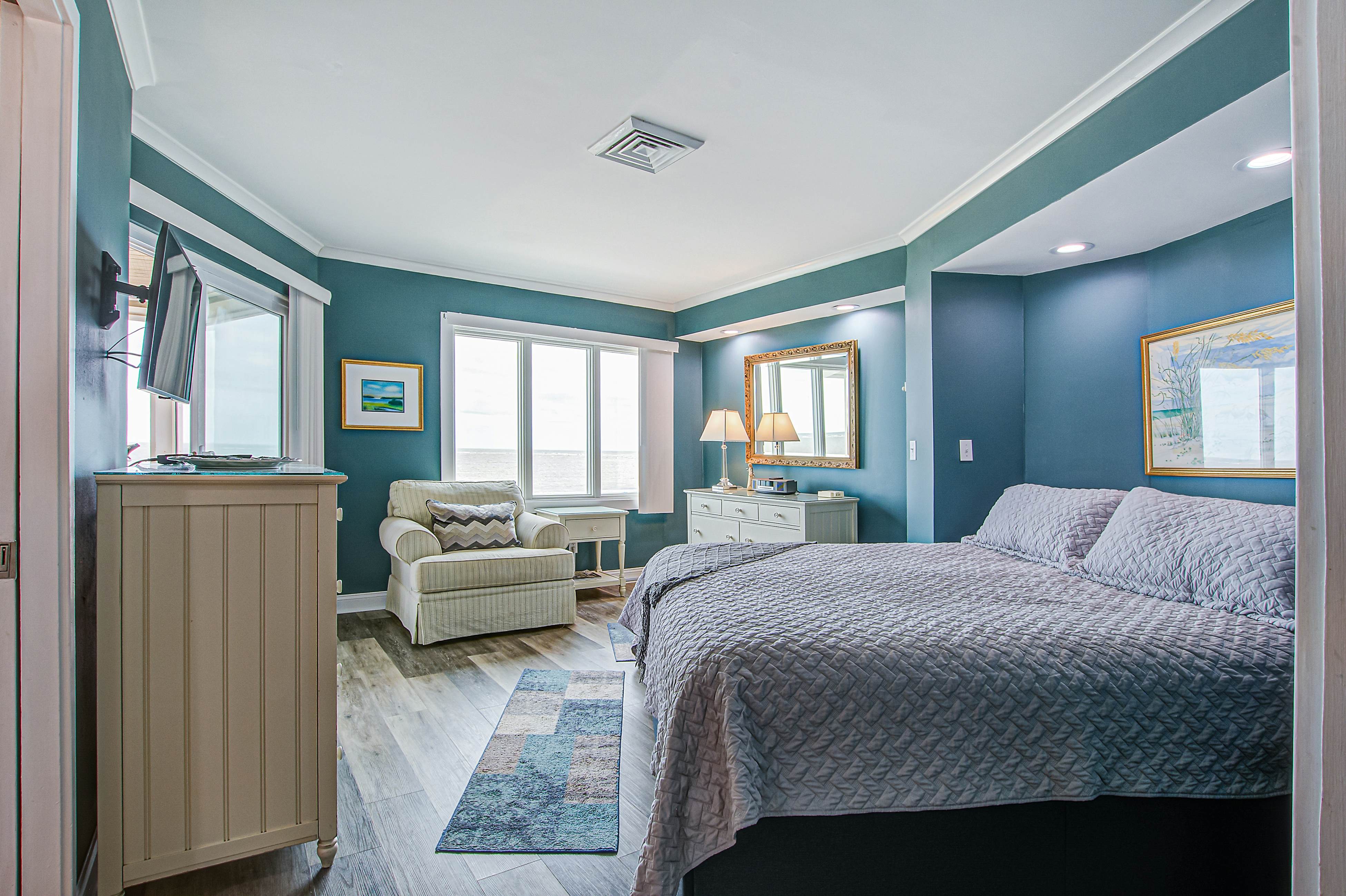 Top floor oceanfront condo w/ocean and beach views from every room & shared pool