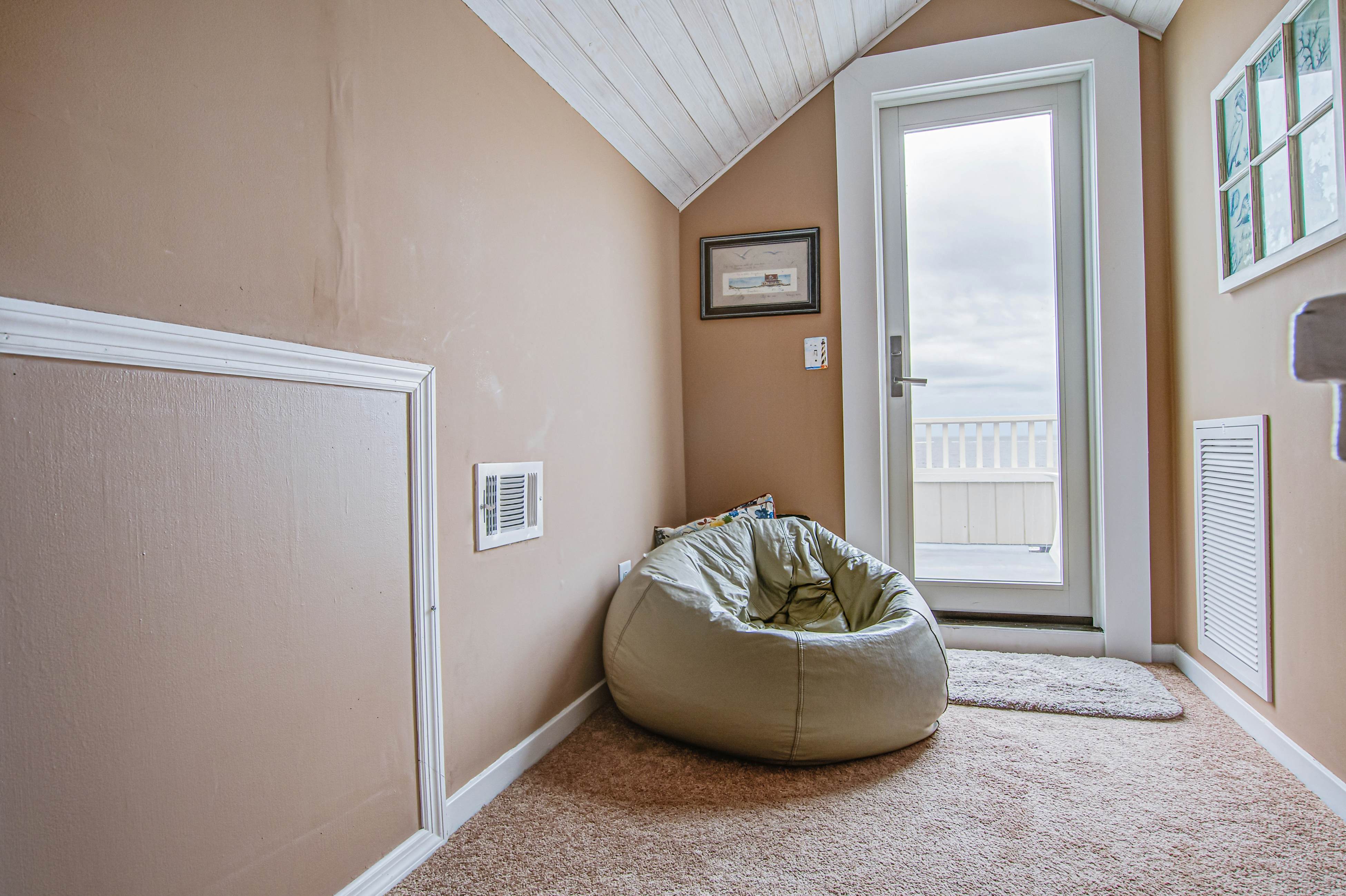 Top floor oceanfront condo w/ocean and beach views from every room & shared pool