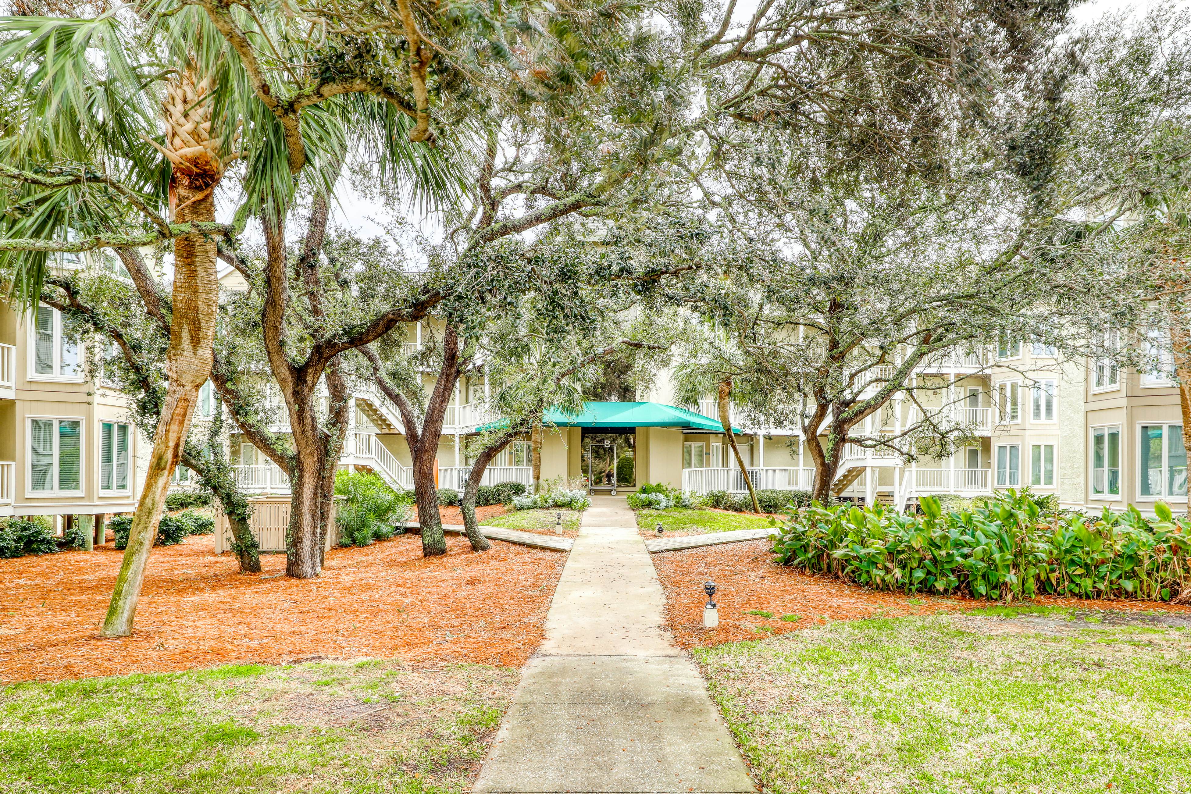 Top floor oceanfront condo w/ocean and beach views from every room & shared pool