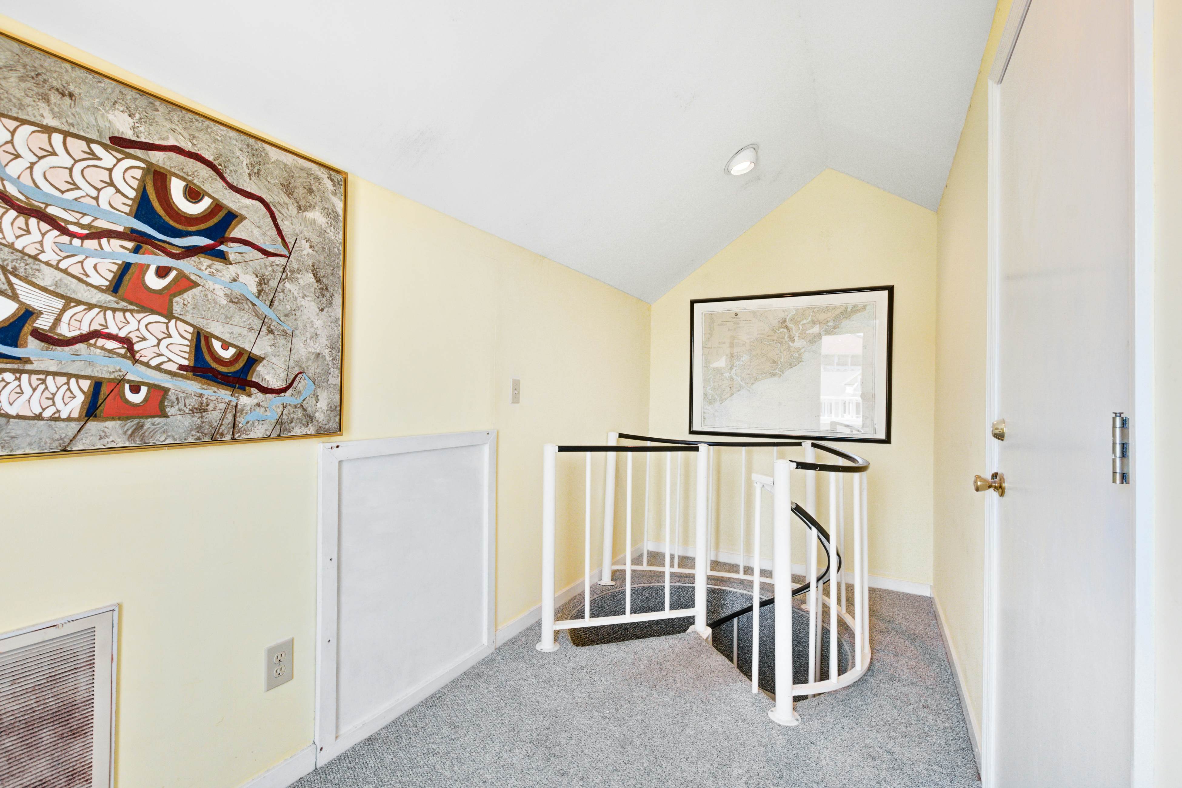 Lovely top floor villa in Wild Dunes with partial ocean views, pool, & W/D