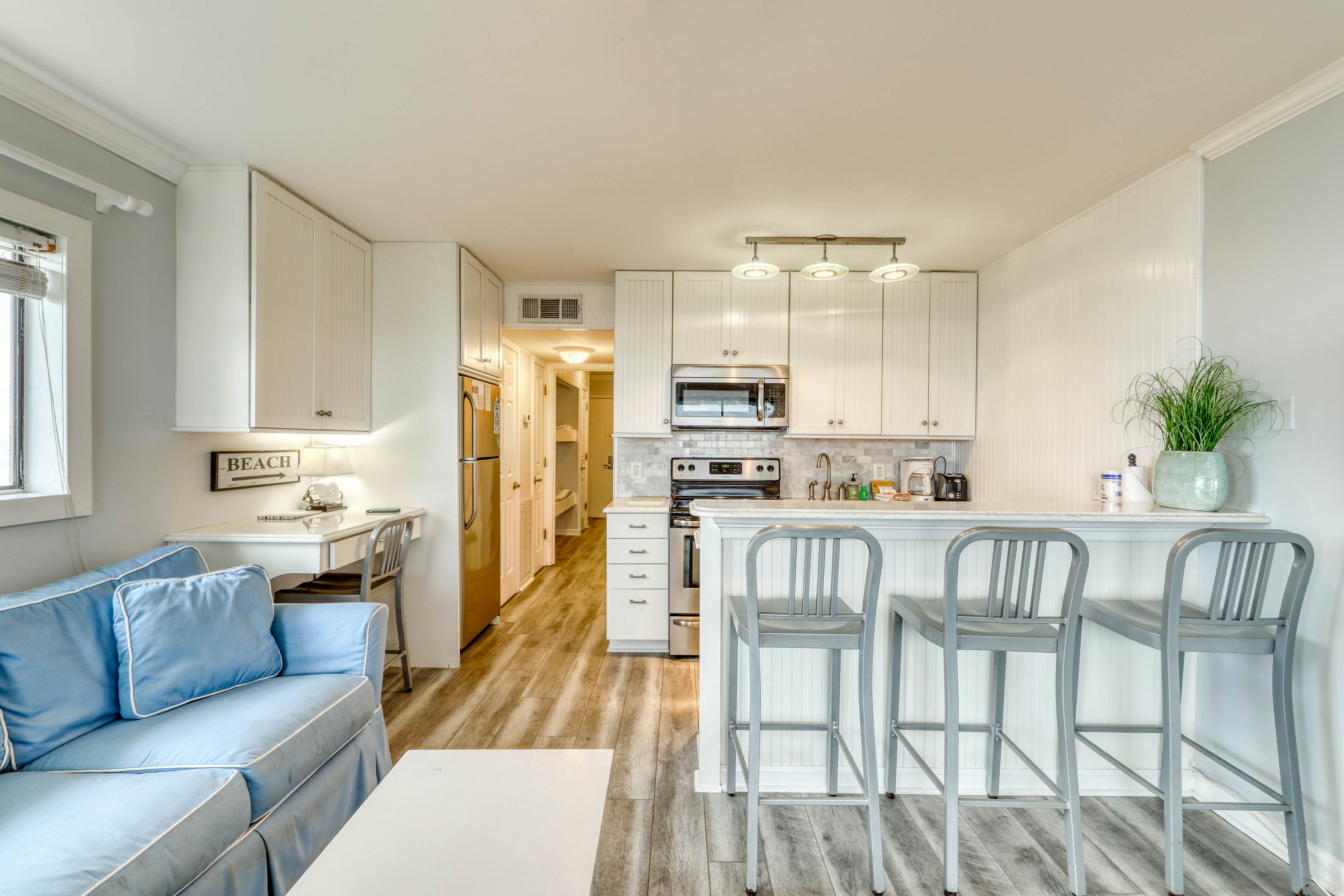 Oceanfront corner condo w/ spectacular view & shared pool/fishing pier