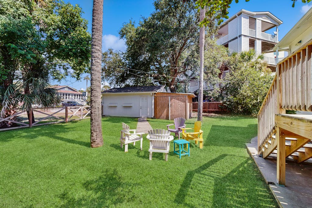 Charming home with enclosed porch, WiFi, & central AC - walk to beach and shops