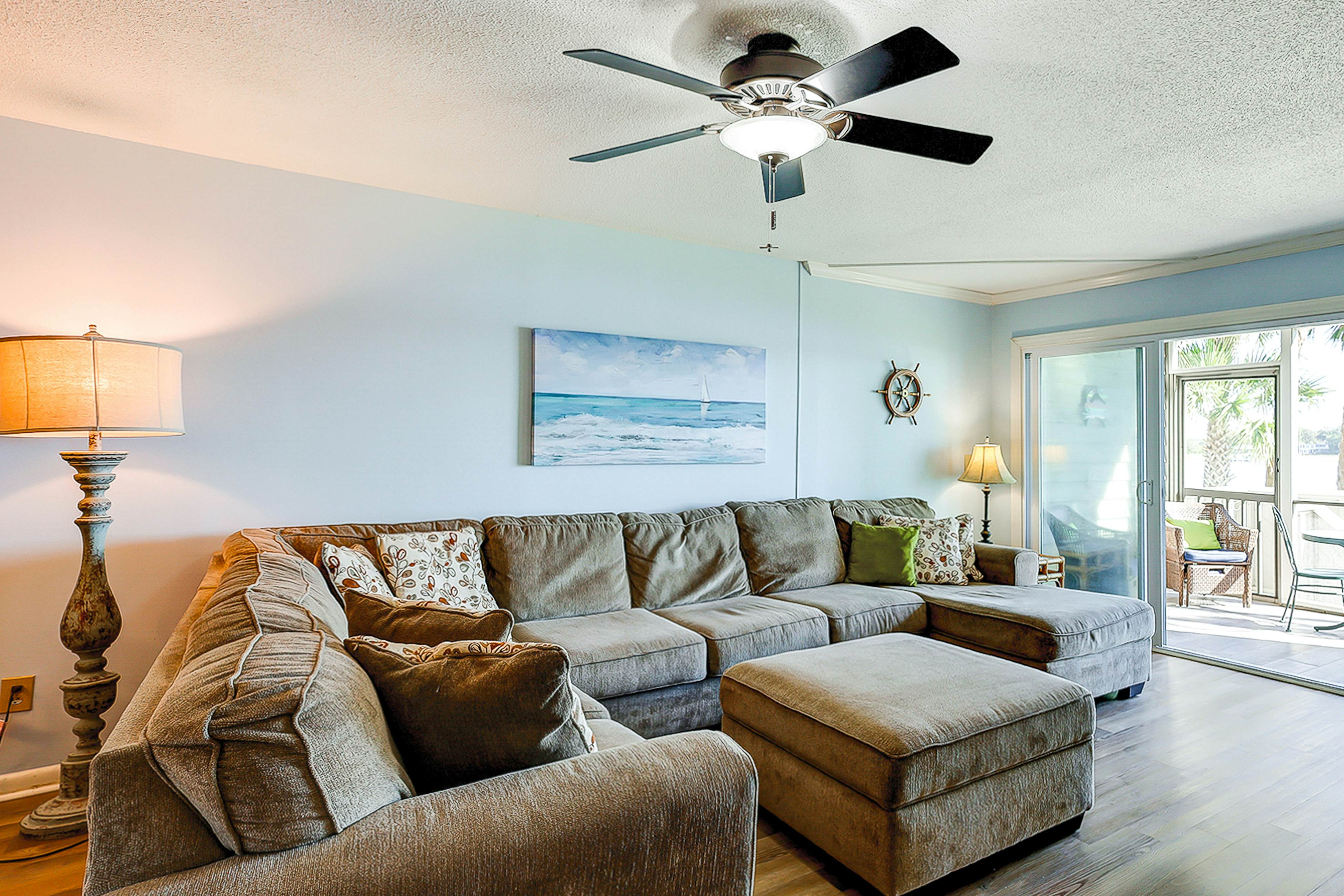 Riverfront condo with pool, 2 tennis courts, & screened porch - near beach