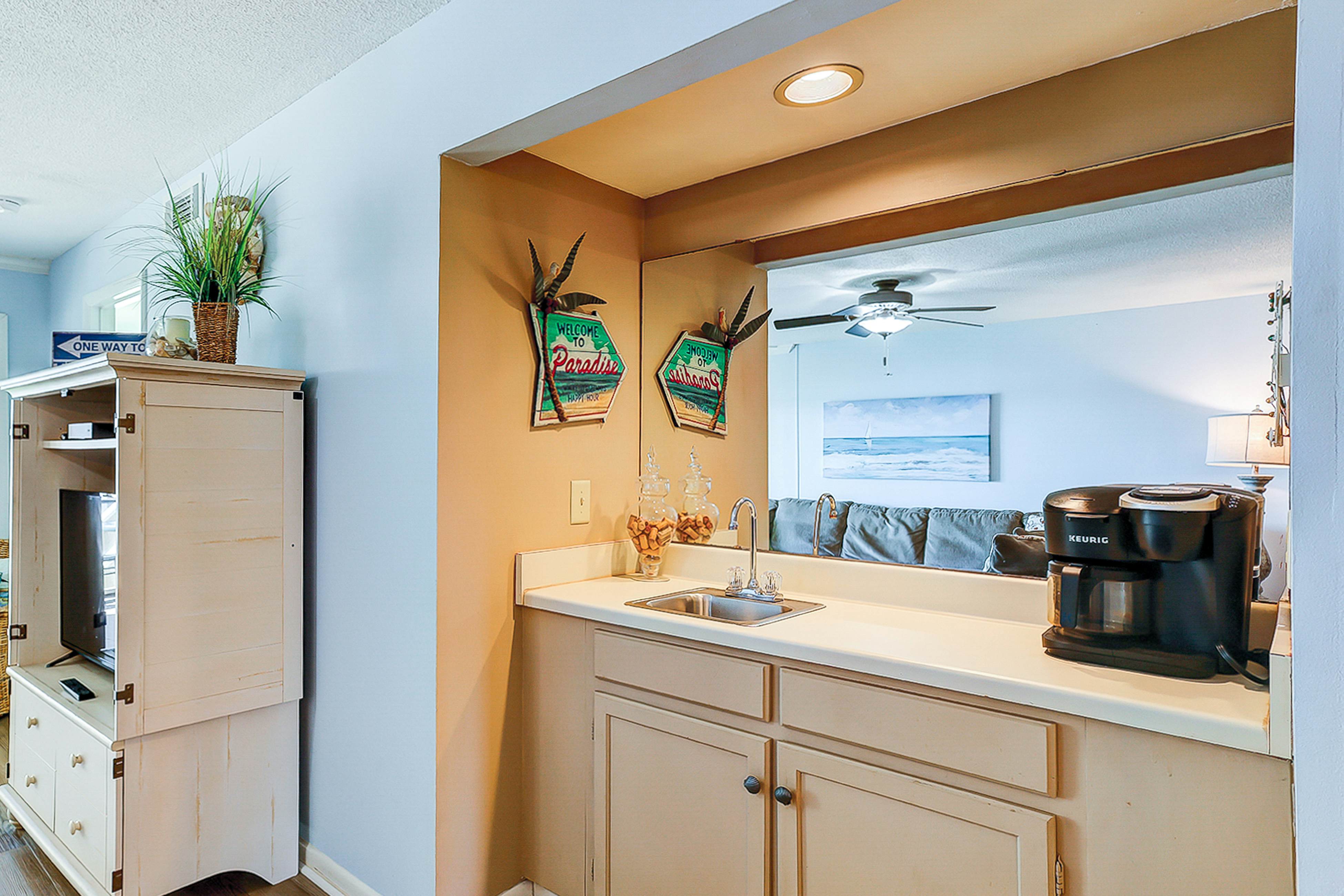 Riverfront condo with pool, 2 tennis courts, & screened porch - near beach