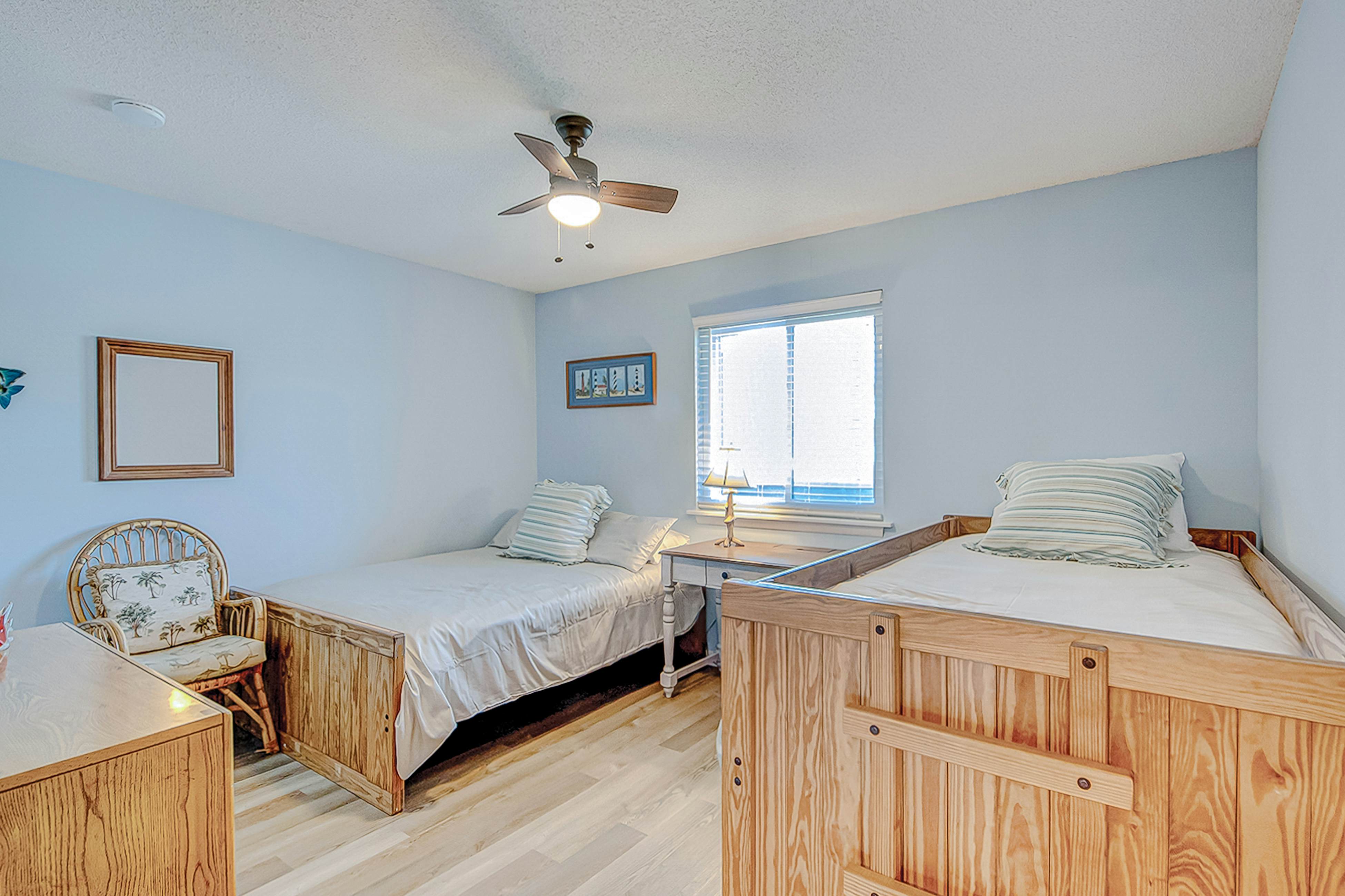 Riverfront condo with pool, 2 tennis courts, & screened porch - near beach