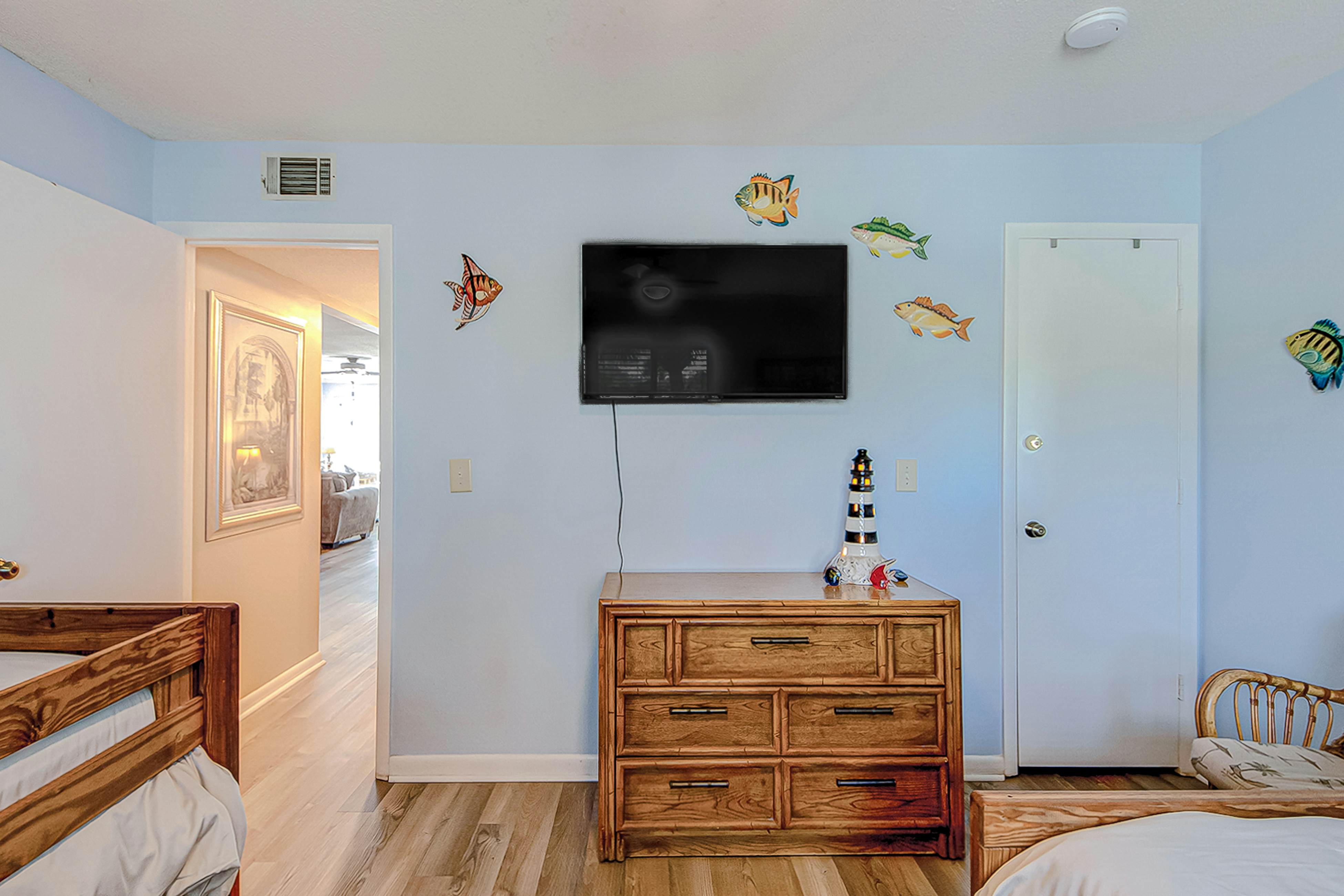 Riverfront condo with pool, 2 tennis courts, & screened porch - near beach