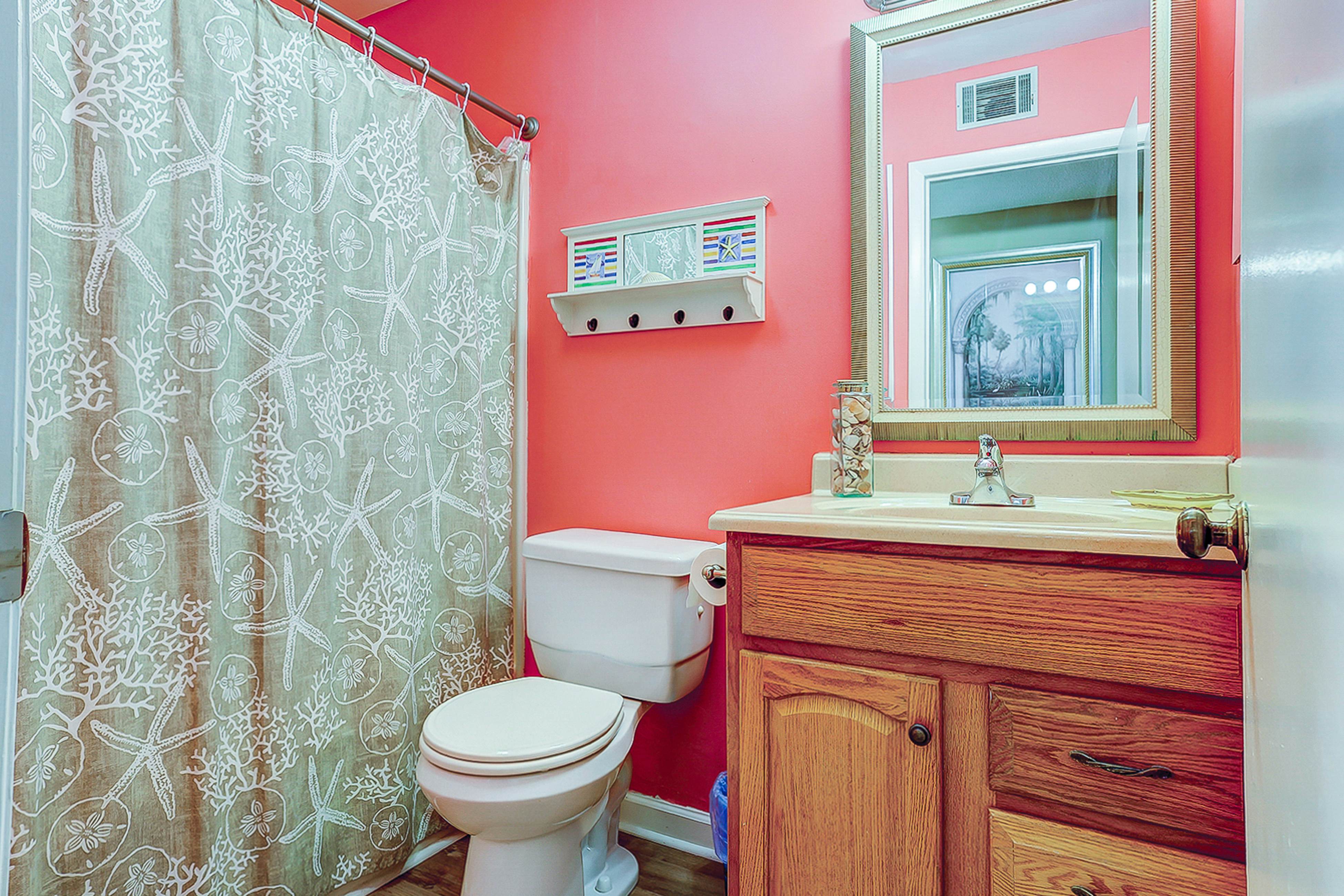 Riverfront condo with pool, 2 tennis courts, & screened porch - near beach