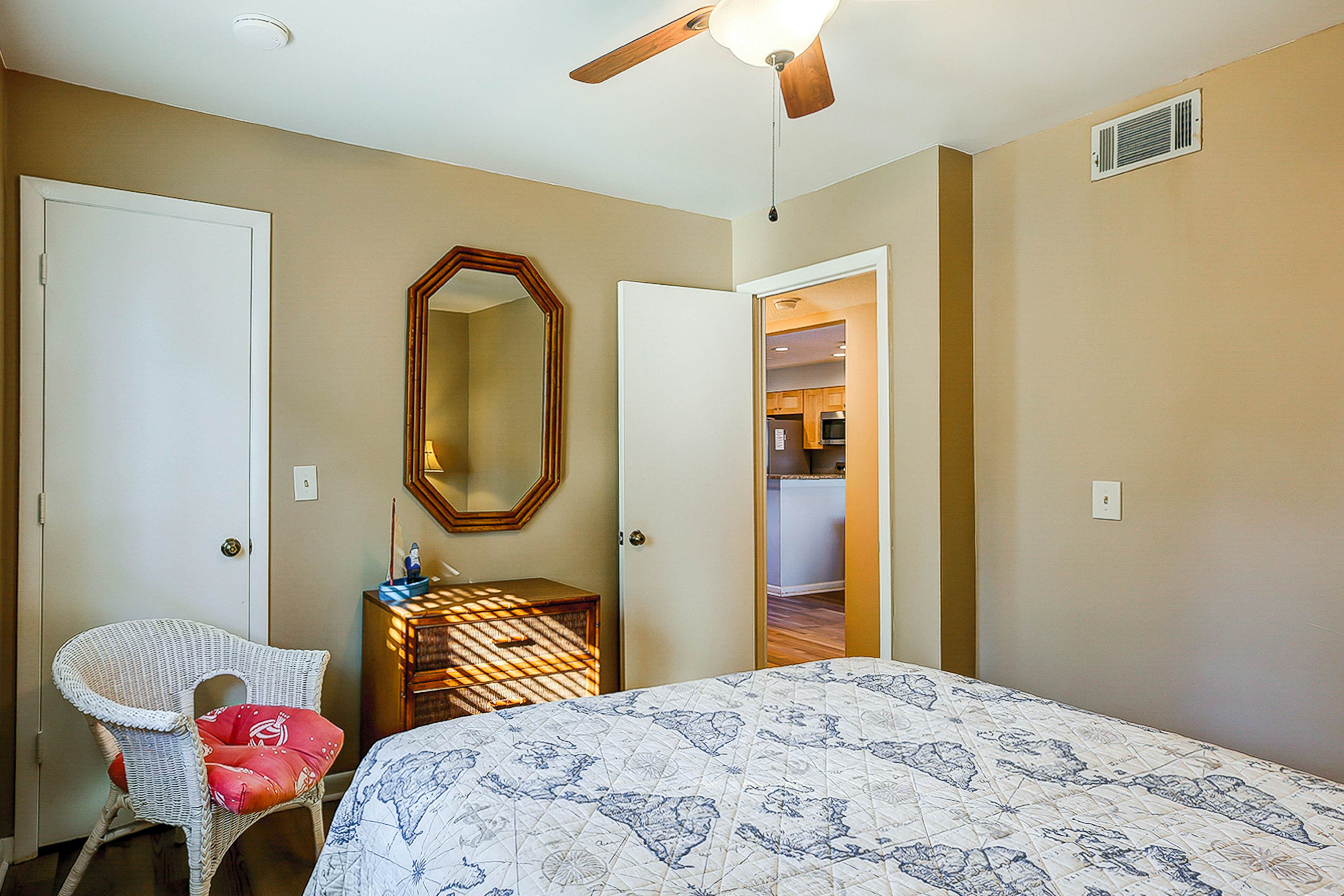 Riverfront condo with pool, 2 tennis courts, & screened porch - near beach