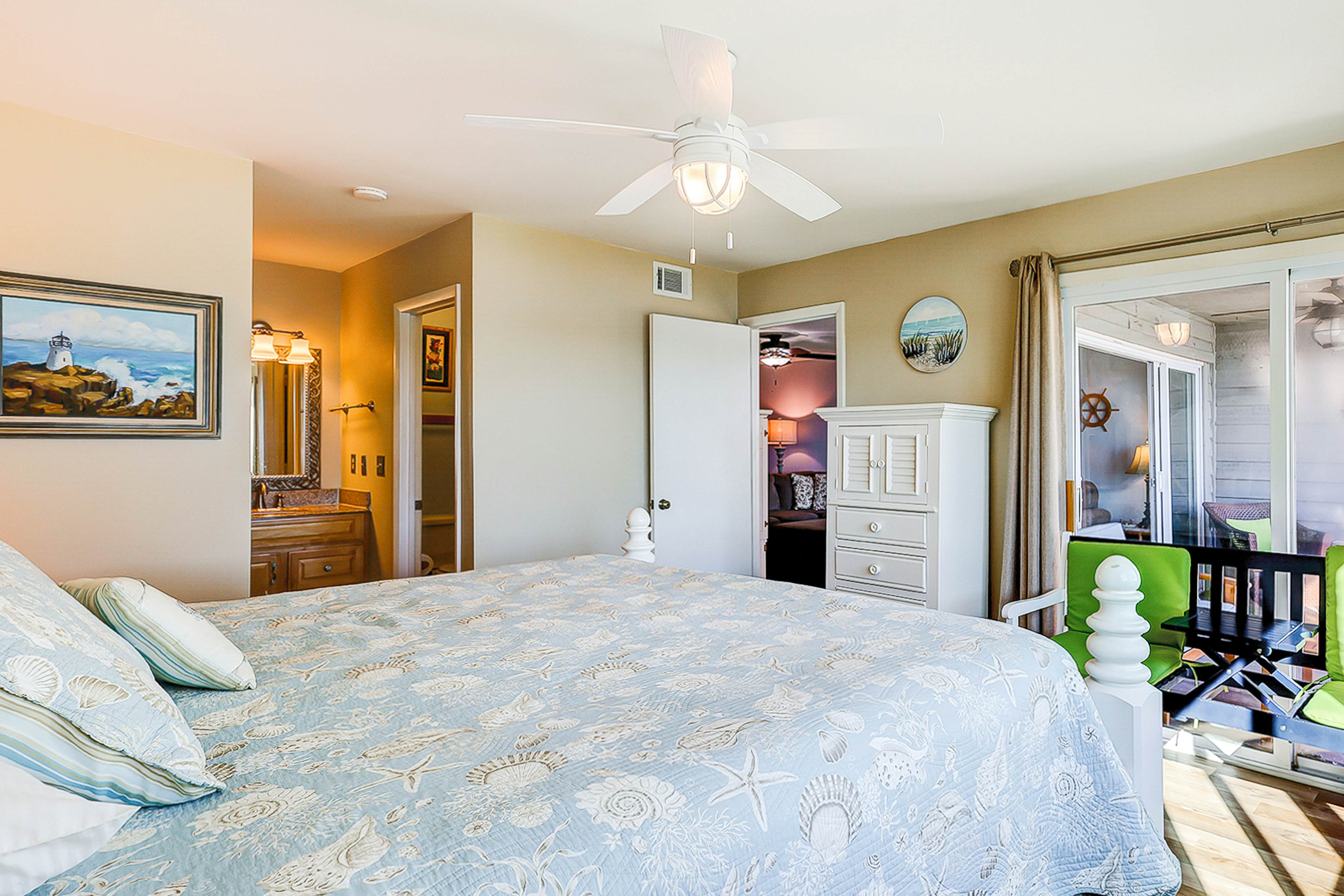 Riverfront condo with pool, 2 tennis courts, & screened porch - near beach