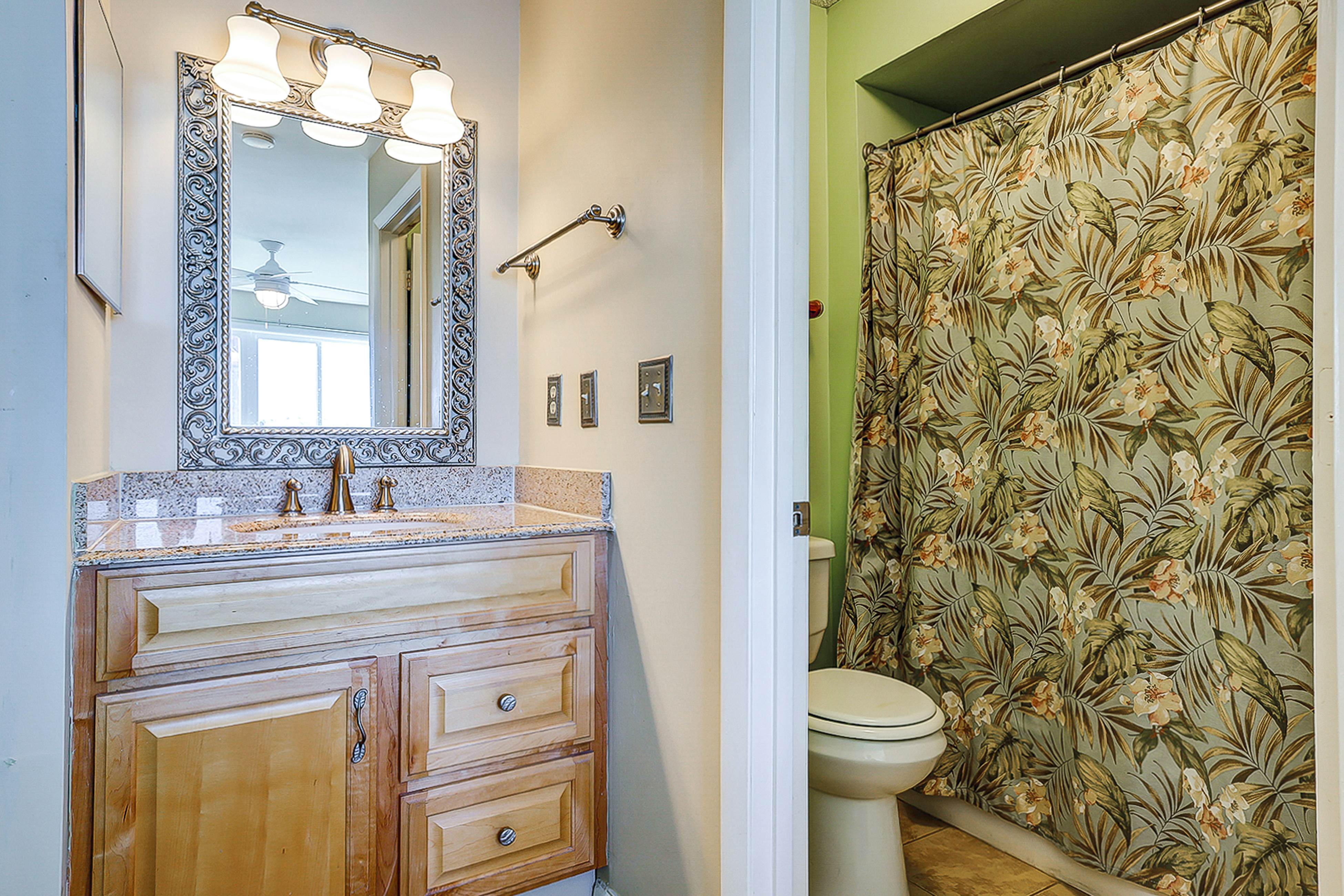 Riverfront condo with pool, 2 tennis courts, & screened porch - near beach